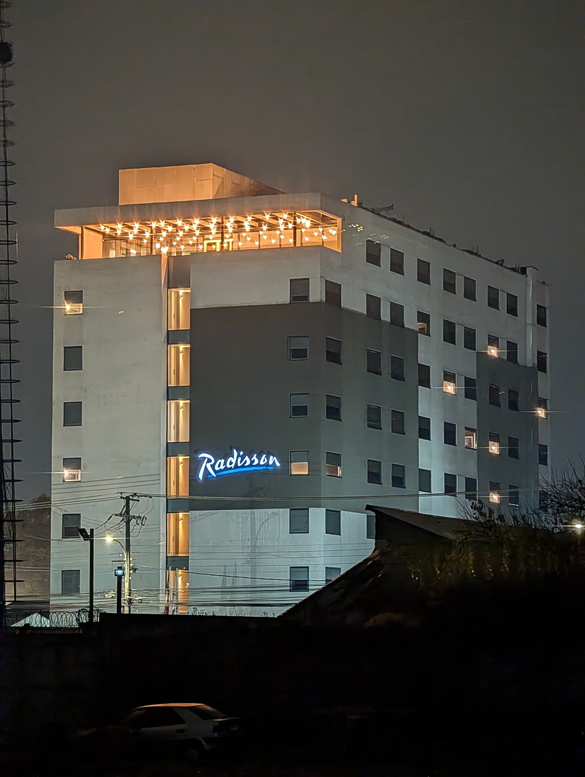 Radisson Hotel Curicó (via Wikimedia Commons, CC BY-SA 4.0)