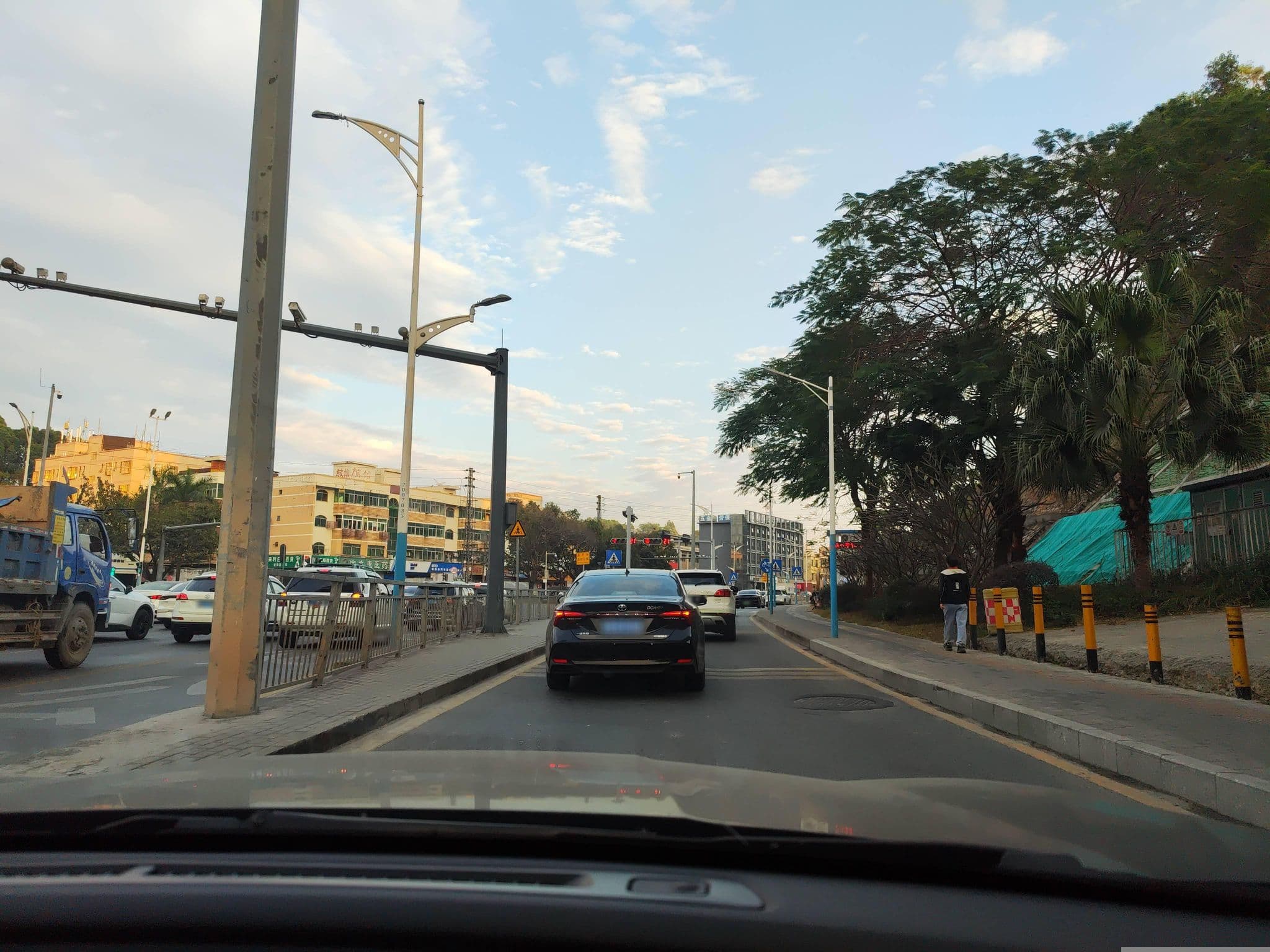 Street view near Cuishanyuan Hotel, Niulanwo — © Obanazawa_Kuri (CC BY-SA · Mapillary)