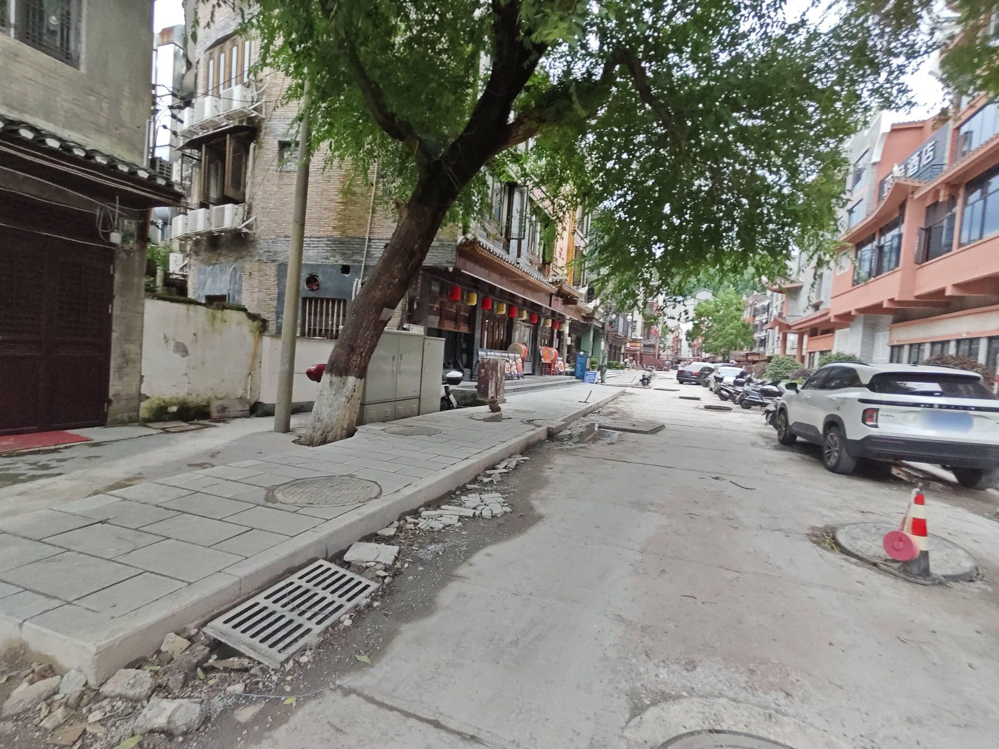 Street view near 八角楼客栈, Fenghuang — © xbd (CC BY-SA · Mapillary)