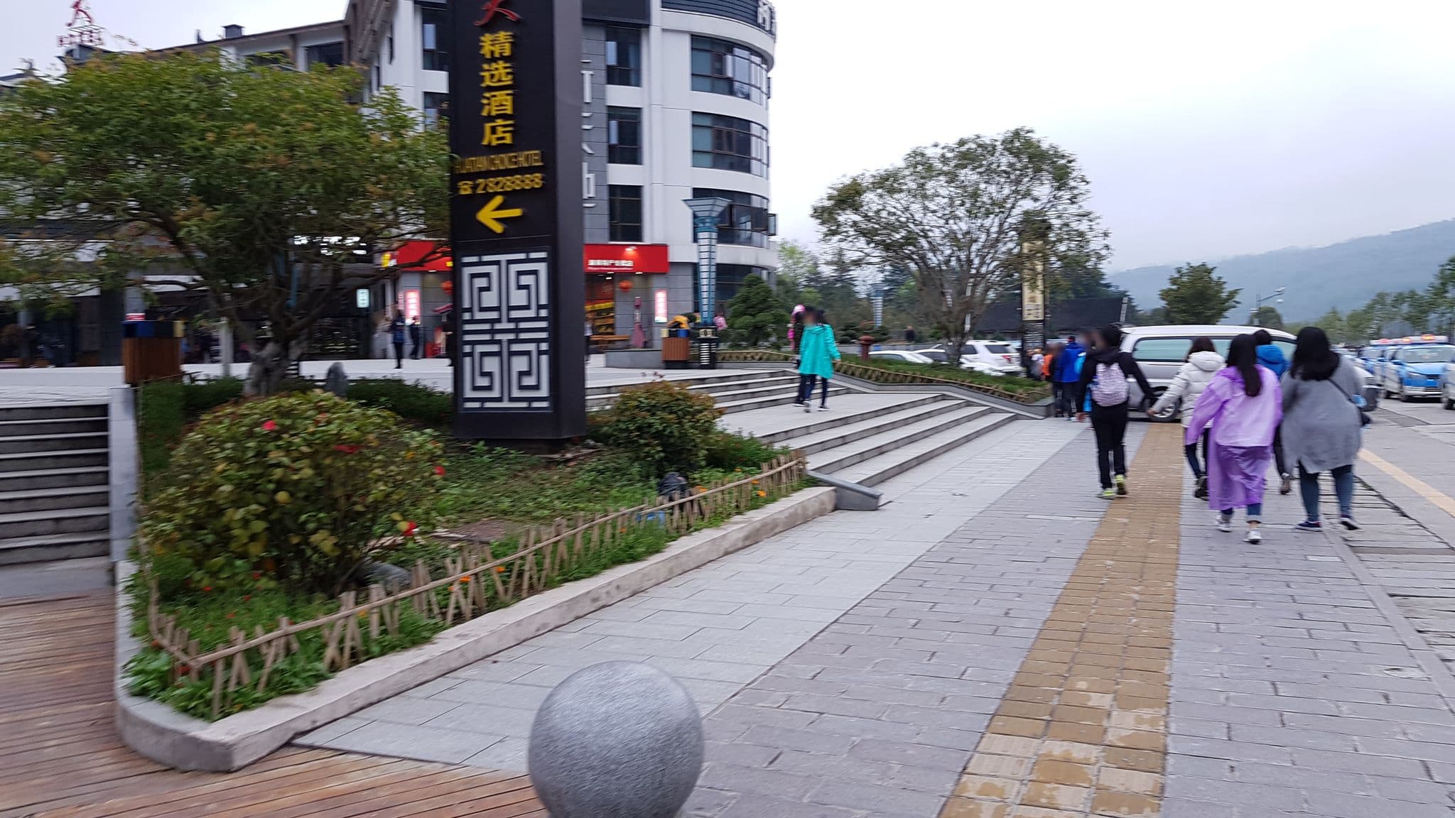 Street view near Huatian Choice Hotel, Wulingyuan — © tobstu (CC BY-SA · Mapillary)