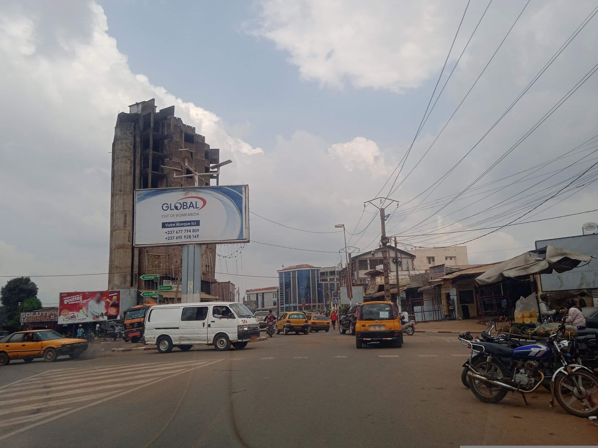 Street view near Hotel Planete, Yaoundé
