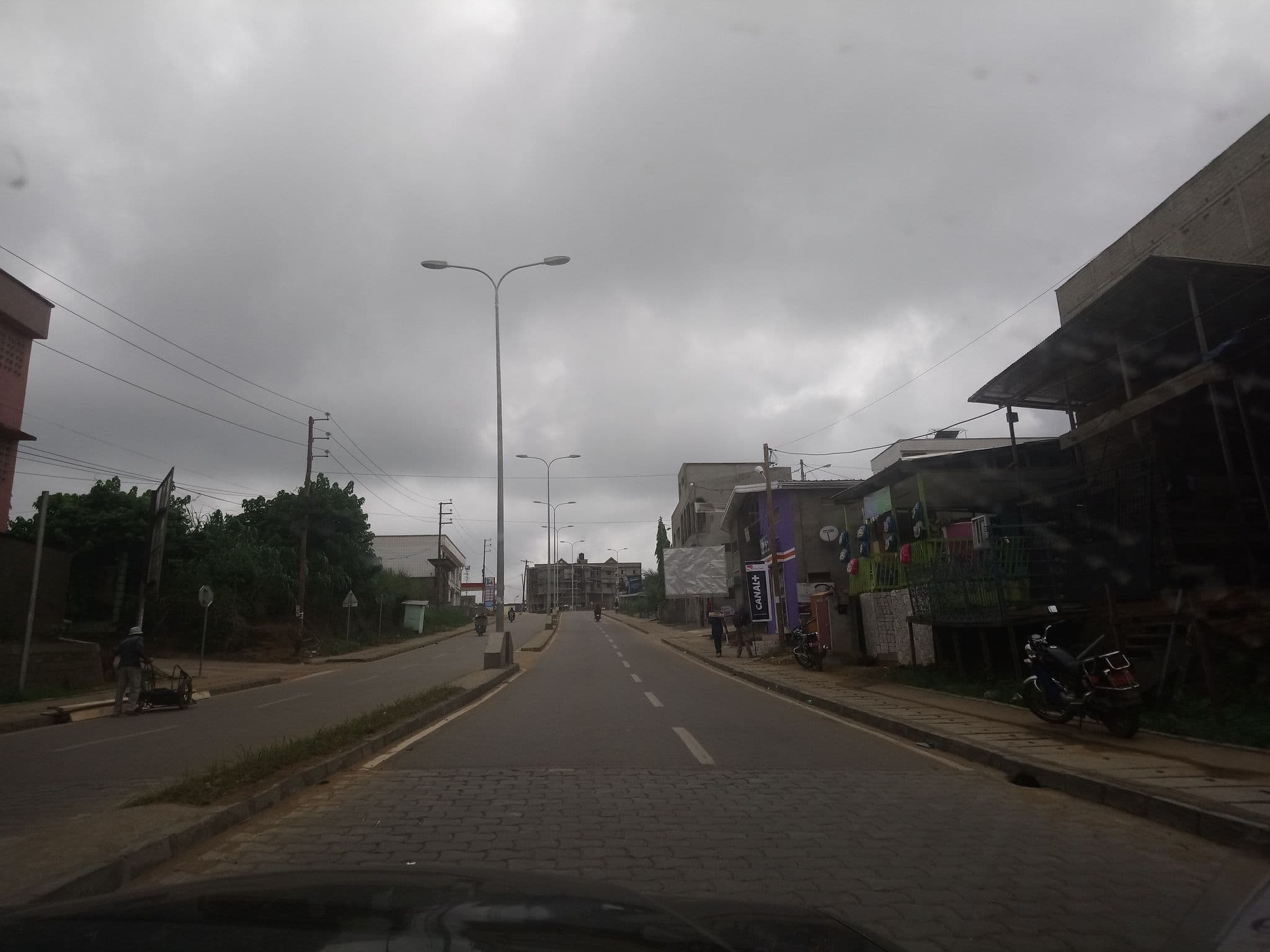 Street view near Gasland Hotel, Douala