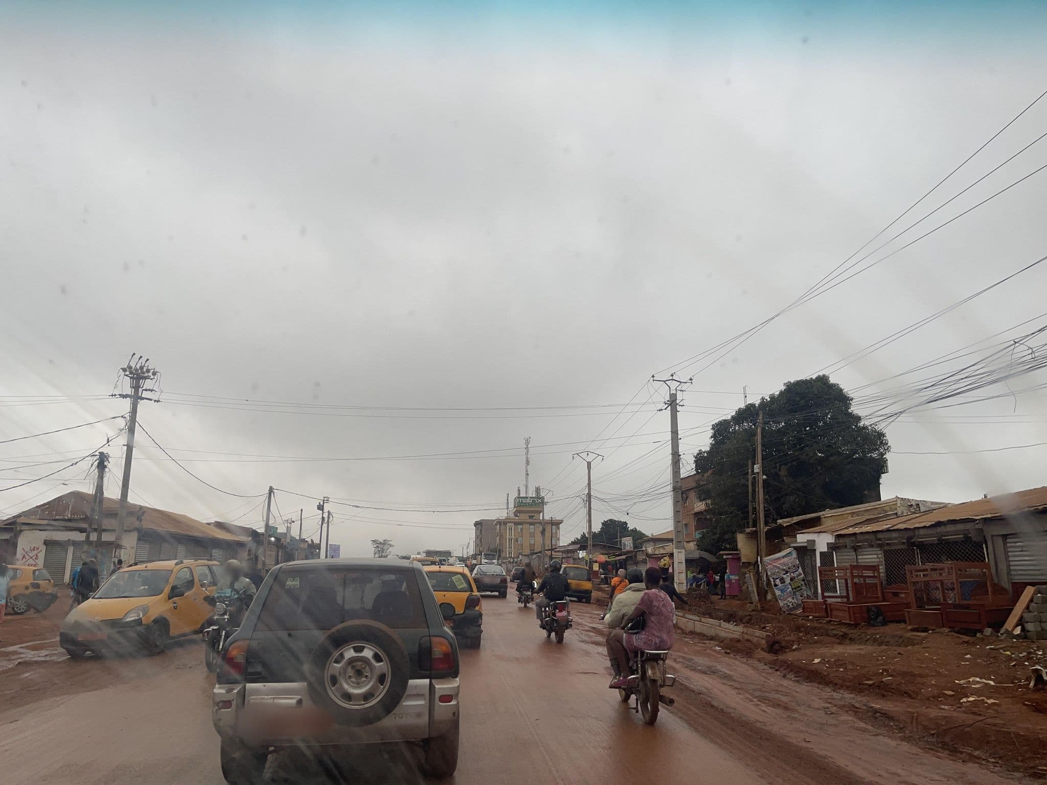 Street view near Le Chat blanc, Yaoundé