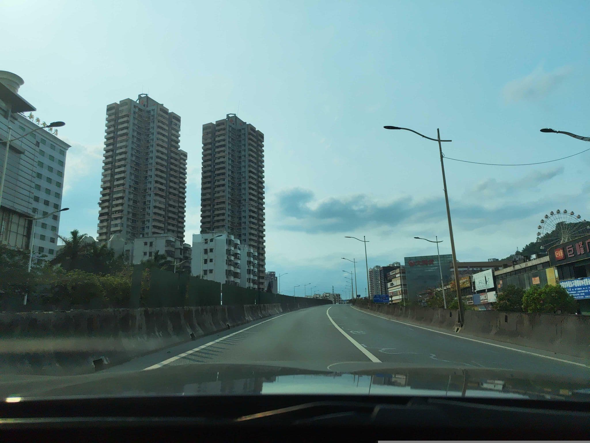 Street view near 新都會酒店 Metropolitan Hotel, Songgang — © Obanazawa_Kuri (CC BY-SA · Mapillary)