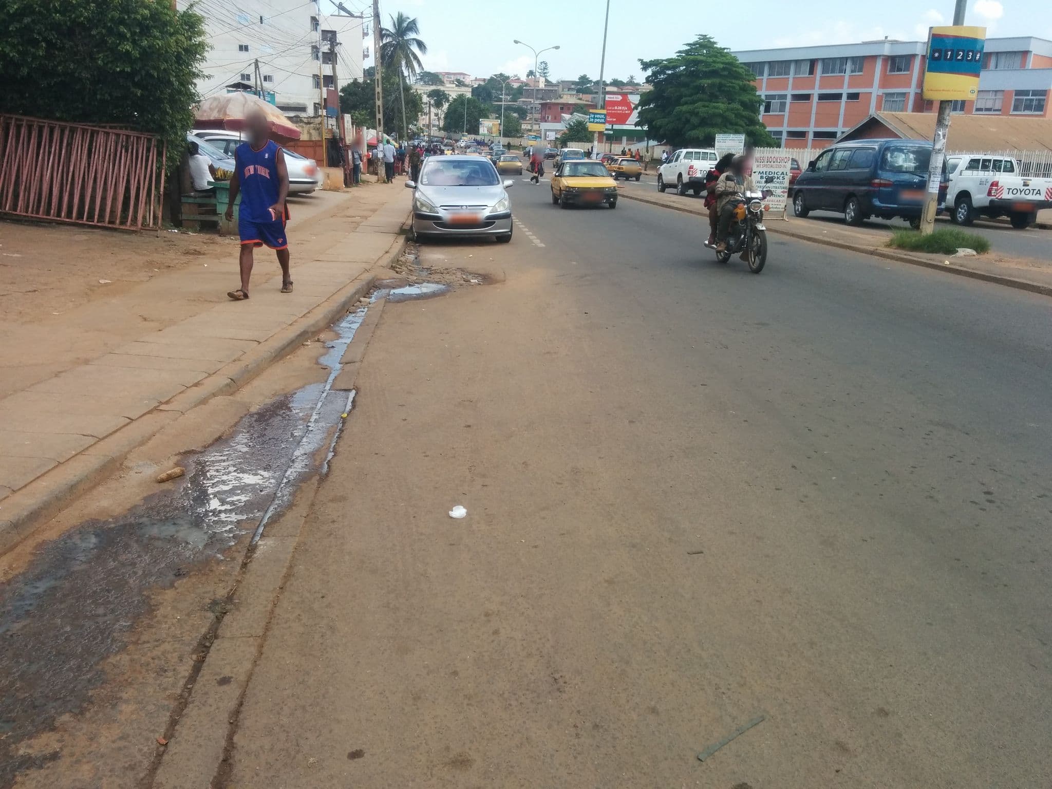 Street view near La Résidence, Yaoundé