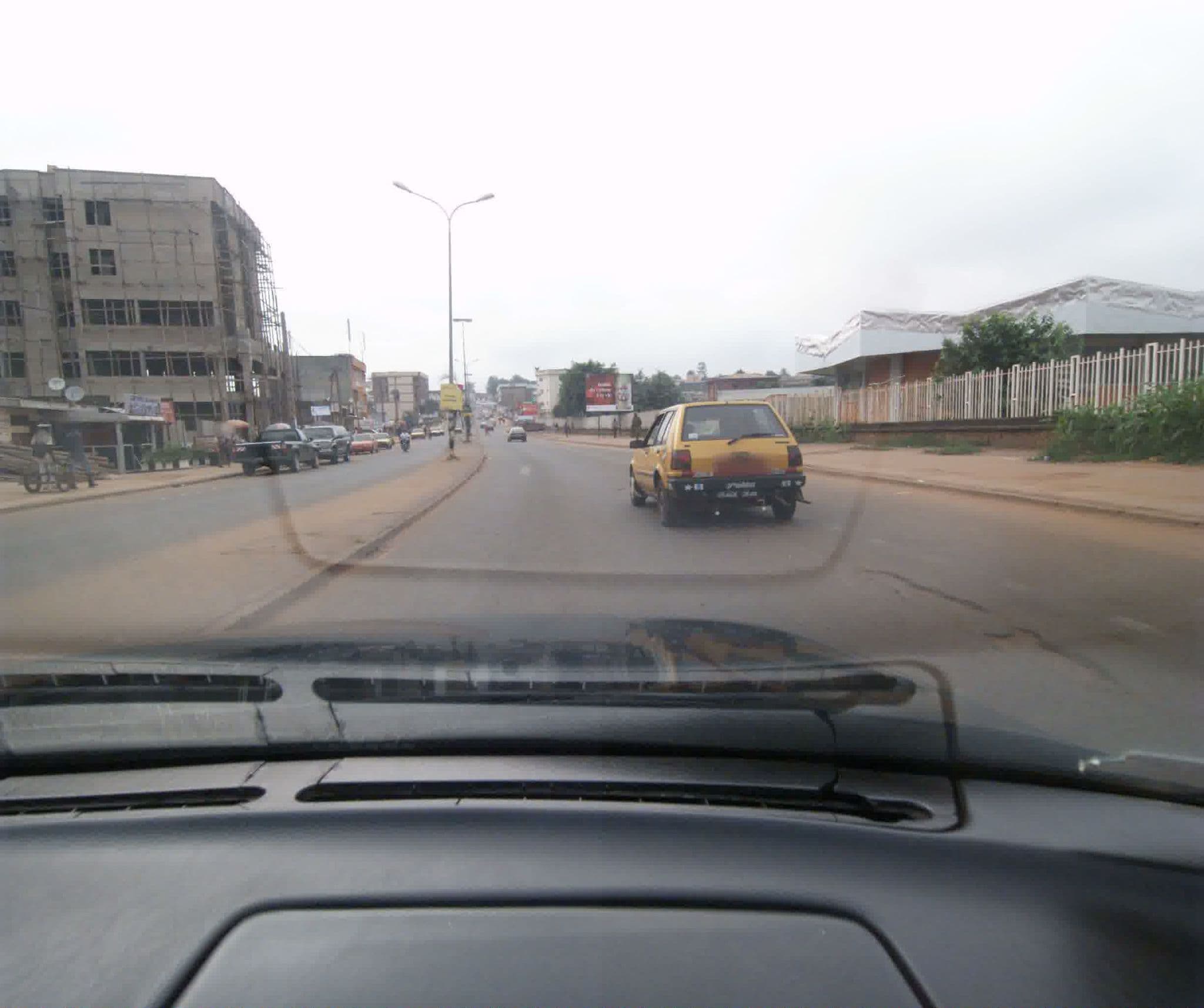 Street view near Hôtel Sinahi, Yaoundé