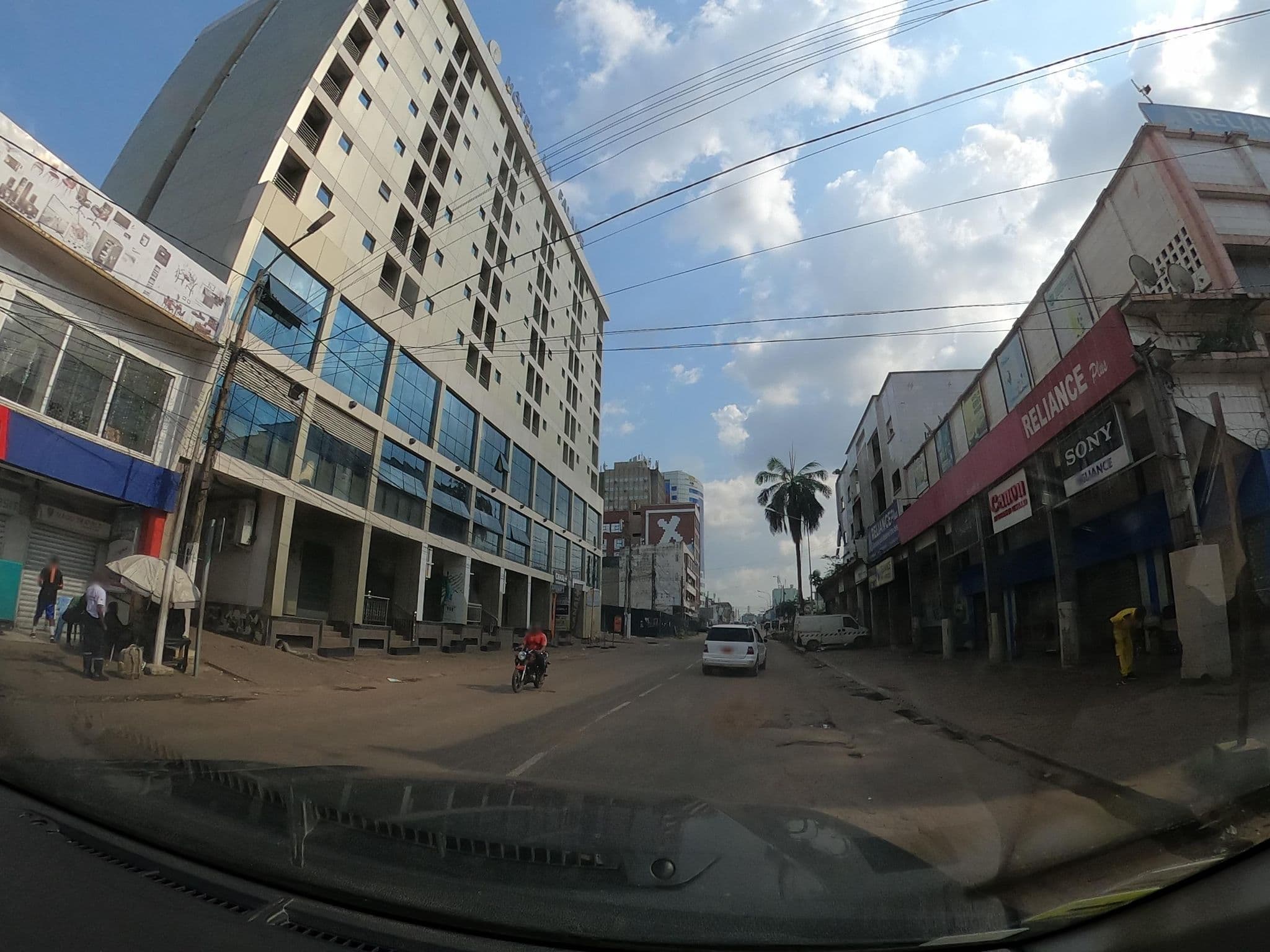 Street view near La Falaise, Yaoundé