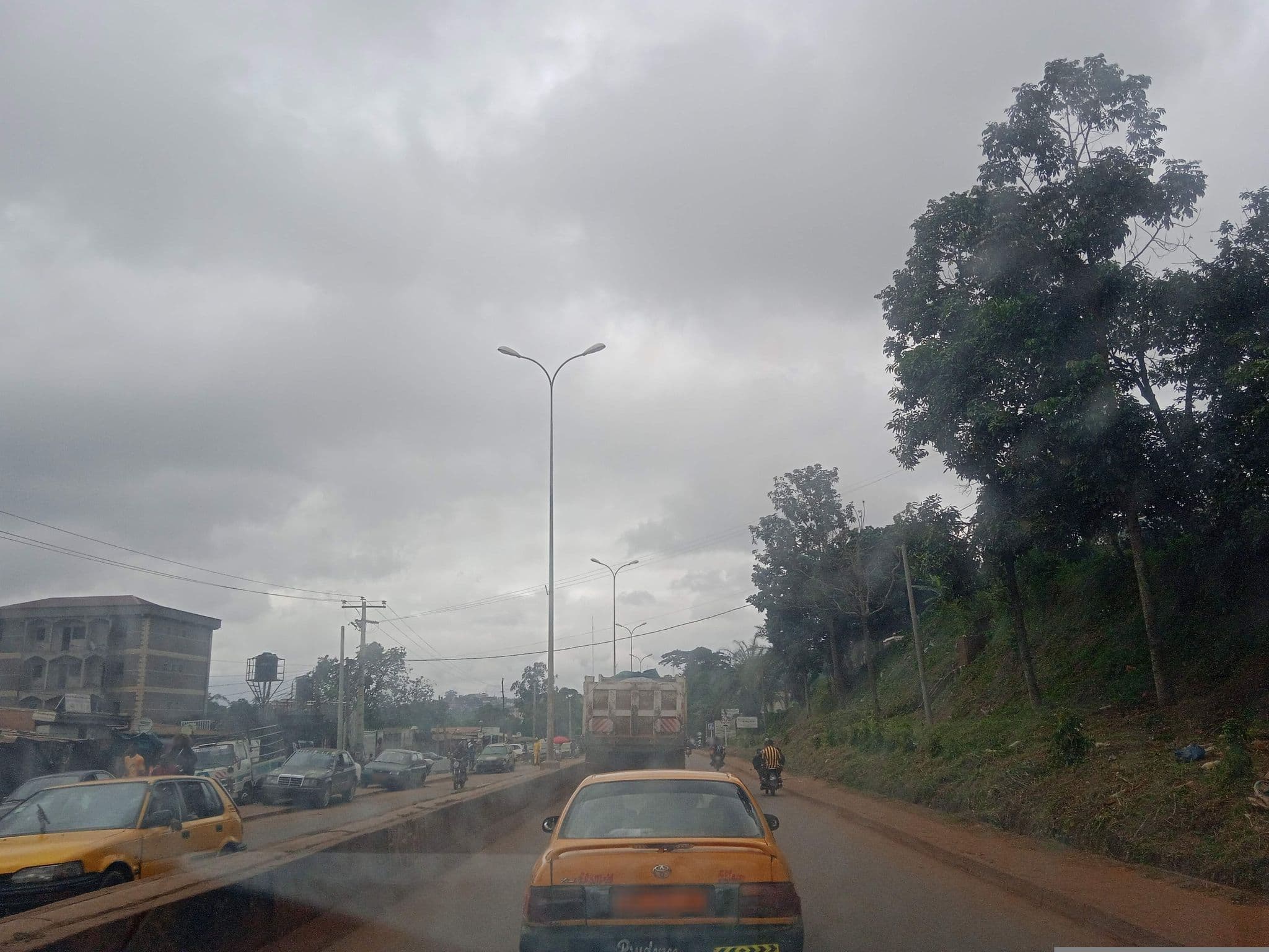 Street view near Mo'o Sa'a Palace, Yaoundé