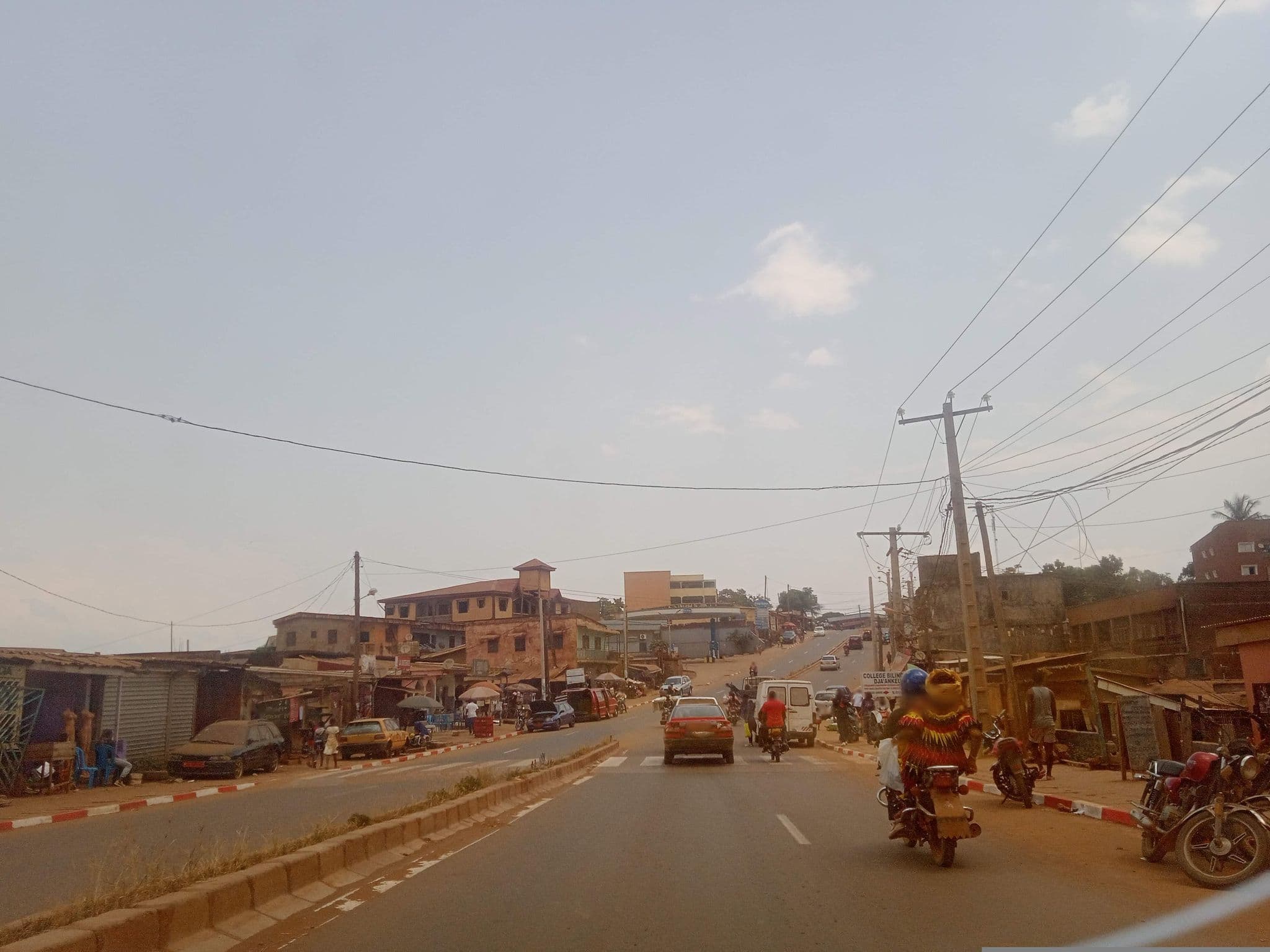 Street view near Hôtel les Pyramides, Yaoundé