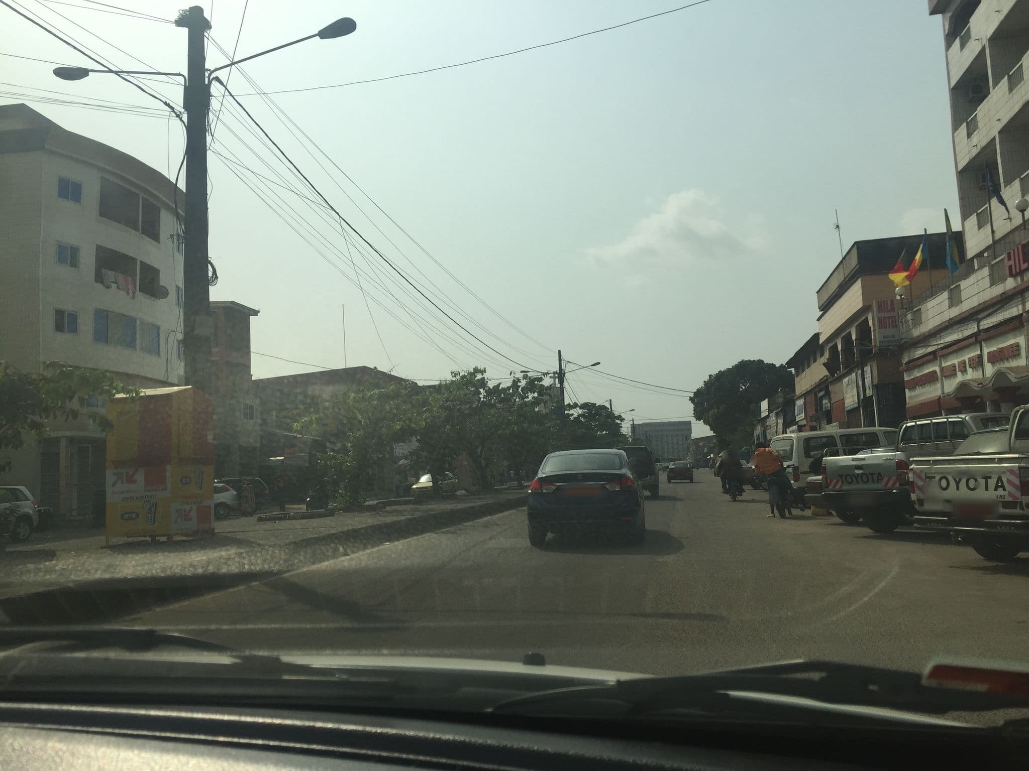 Street view near Hila hôtel, Douala