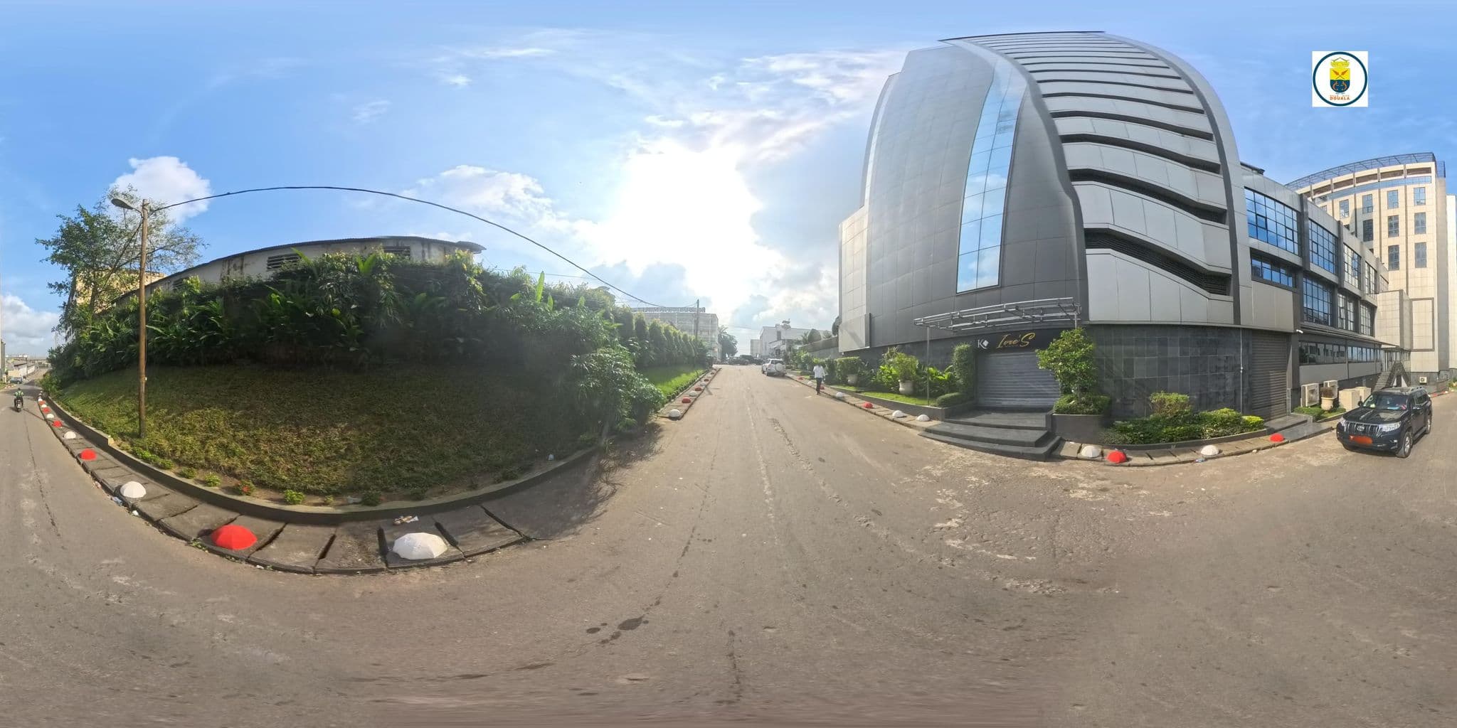 Street view near Hôtel Krystal Palace, Douala
