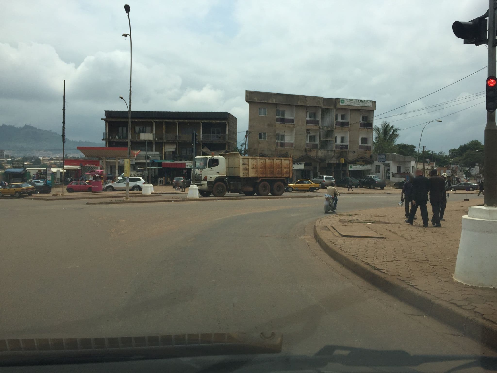 Street view near Sinaha, Yaoundé