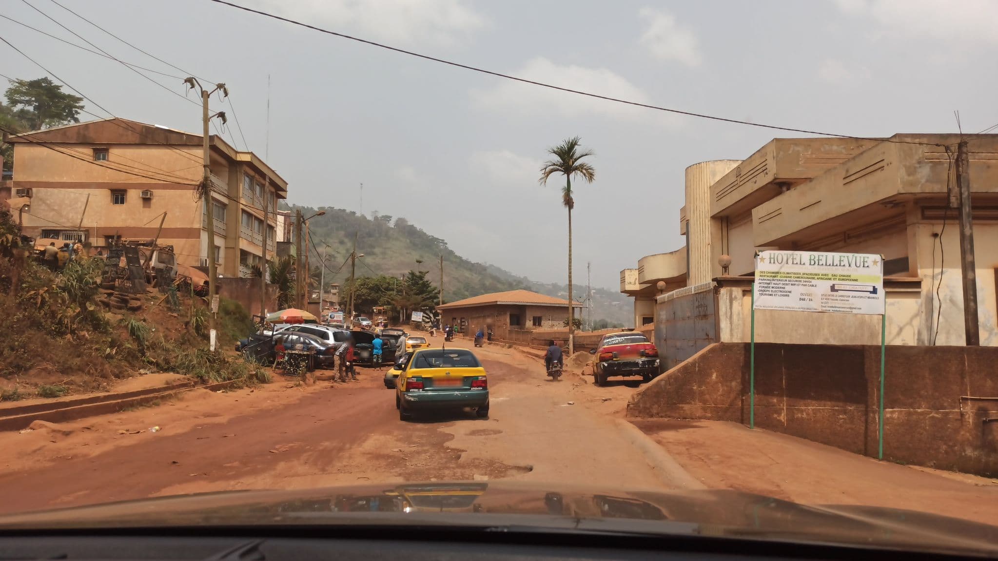 Street view near HOTEL BELLEVUE, Yaoundé