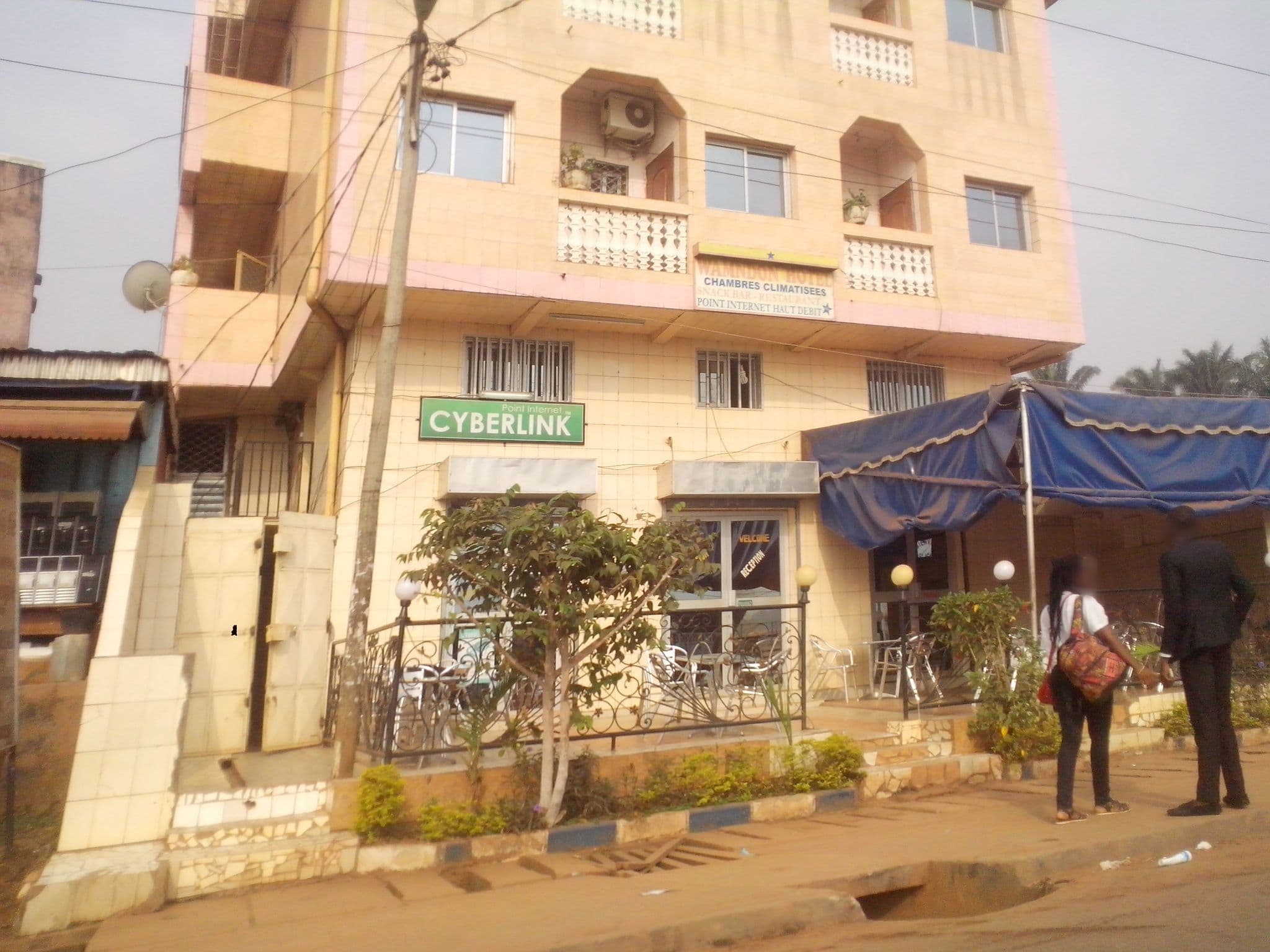 Street view near HOTEL WAMNDON, Yaoundé
