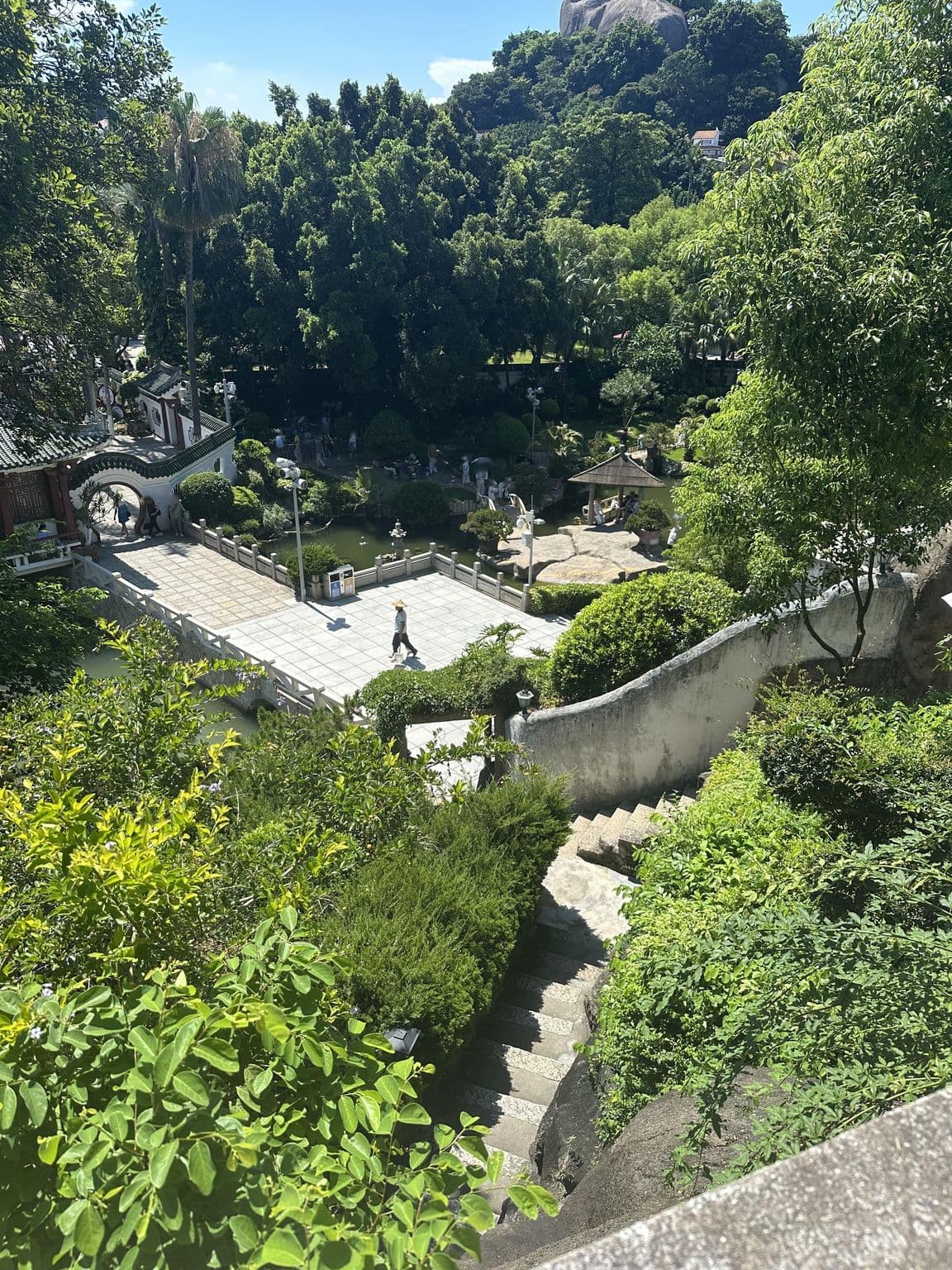 Street view near 海上花园酒店, Xiamen — © JonD (CC BY-SA · Mapillary)