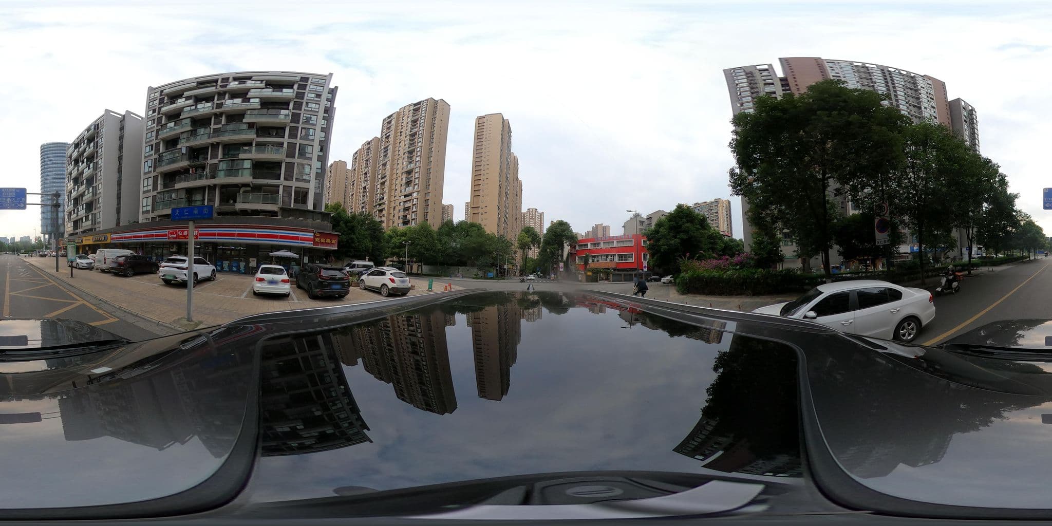 Street view near Chengdu Days Hotel & Suites Dading 成都大鼎戴斯大酒店, Chengdu — © adirricor (CC BY-SA · Mapillary)
