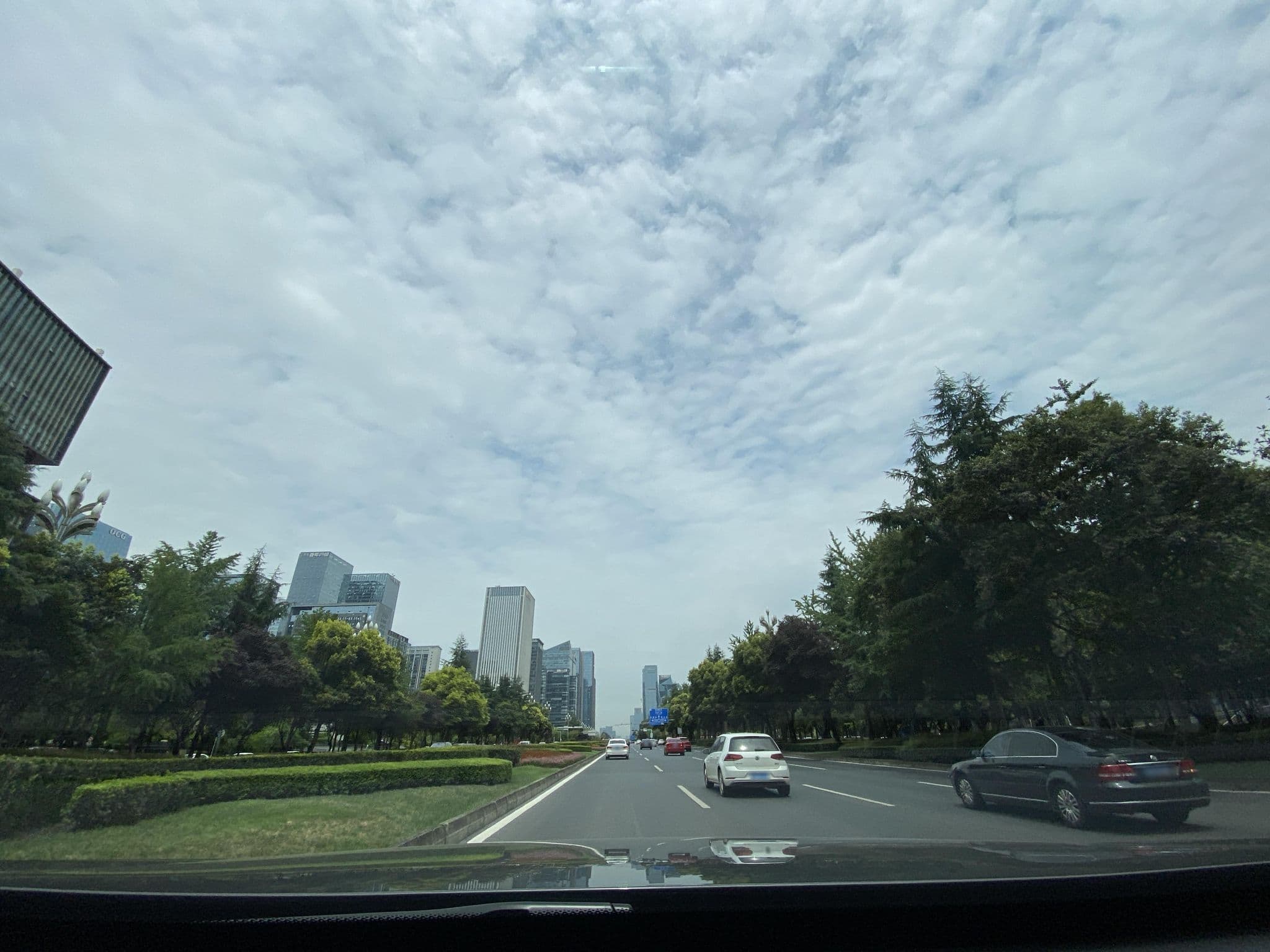 Street view near 亚朵酒店 Atour Hotel Gaoxin Branch, Chengdu — © adirricor (CC BY-SA · Mapillary)