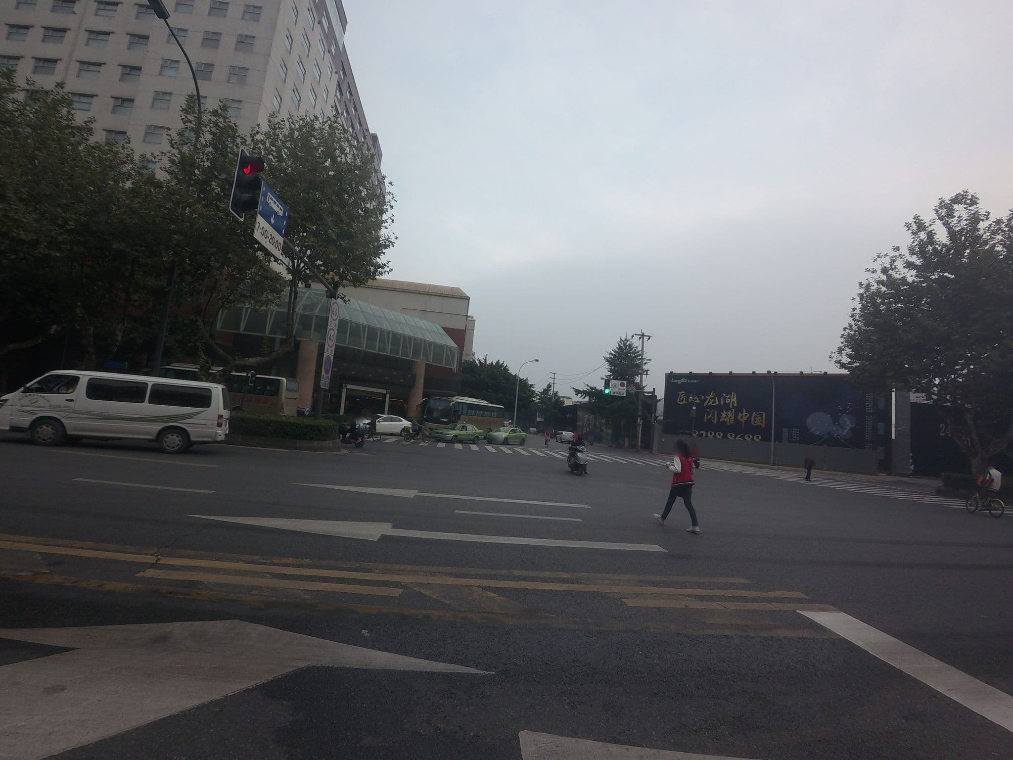 Street view near 成都西藏飯店, Chengdu — © mapeadora (CC BY-SA · Mapillary)