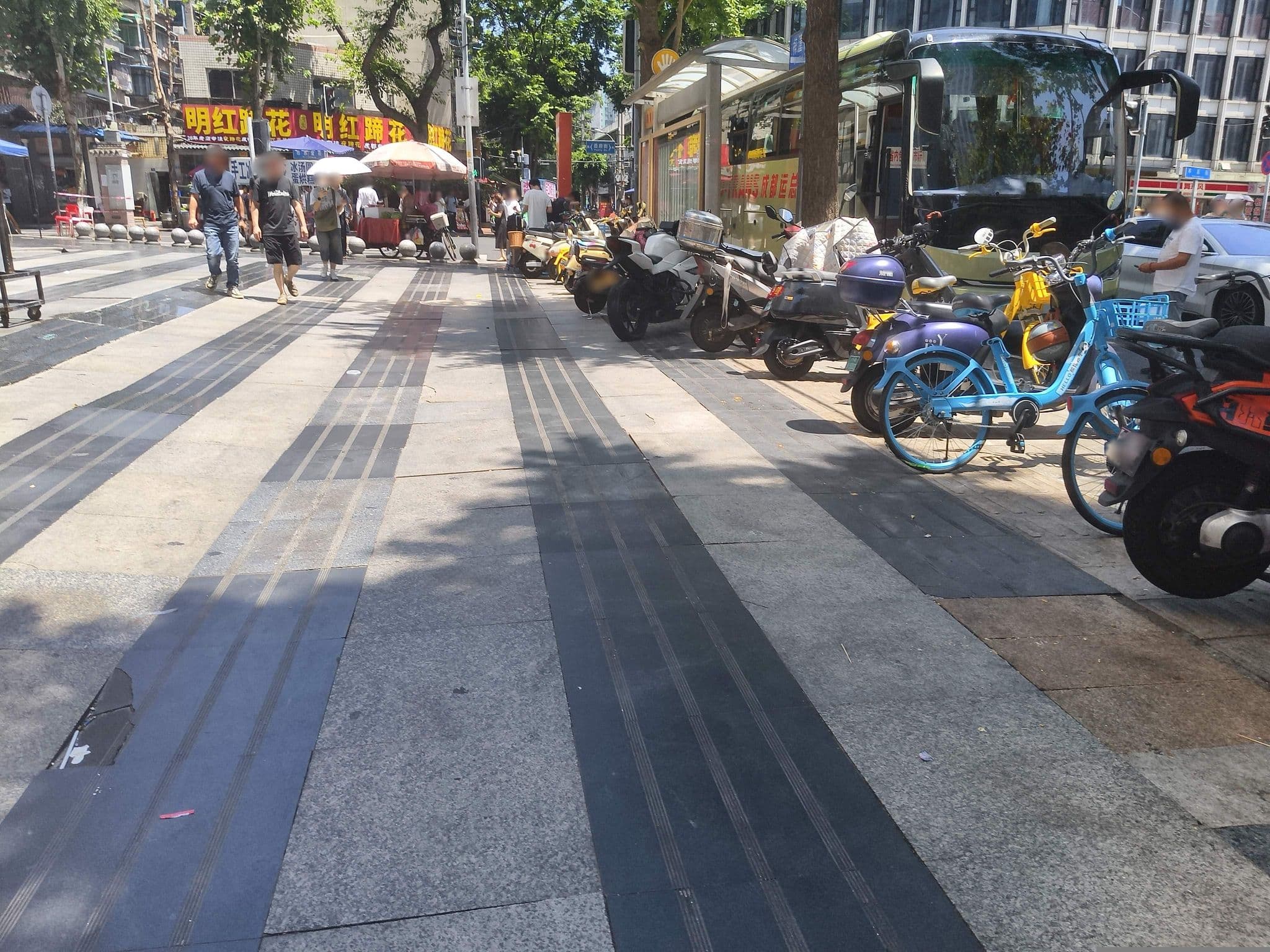 Street view near 瑞思特酒店 Rest Hotel, Chengdu — © fuf (CC BY-SA · Mapillary)