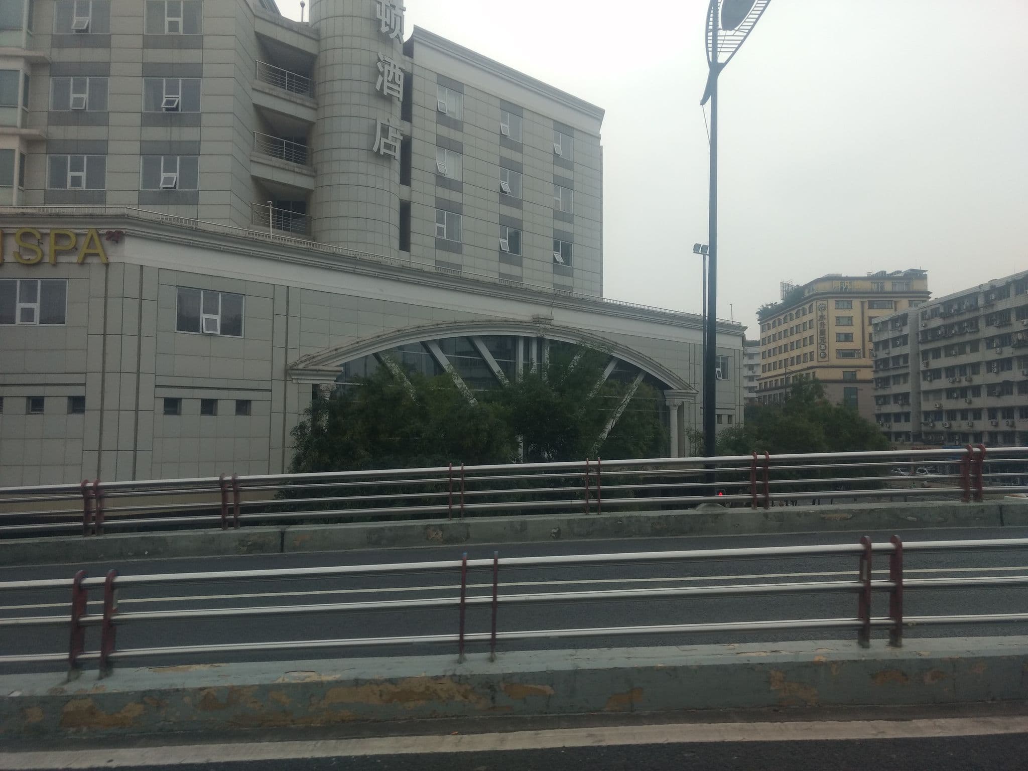 Street view near Leeden Hotel, Chengdu — © mapeadora (CC BY-SA · Mapillary)
