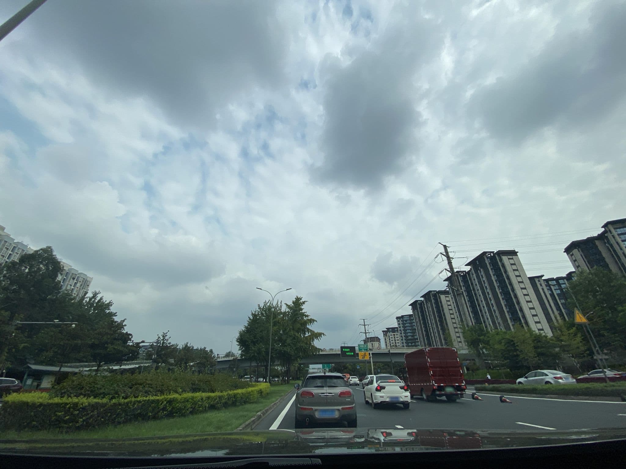 Street view near 康定红酒店, Chengdu — © adirricor (CC BY-SA · Mapillary)