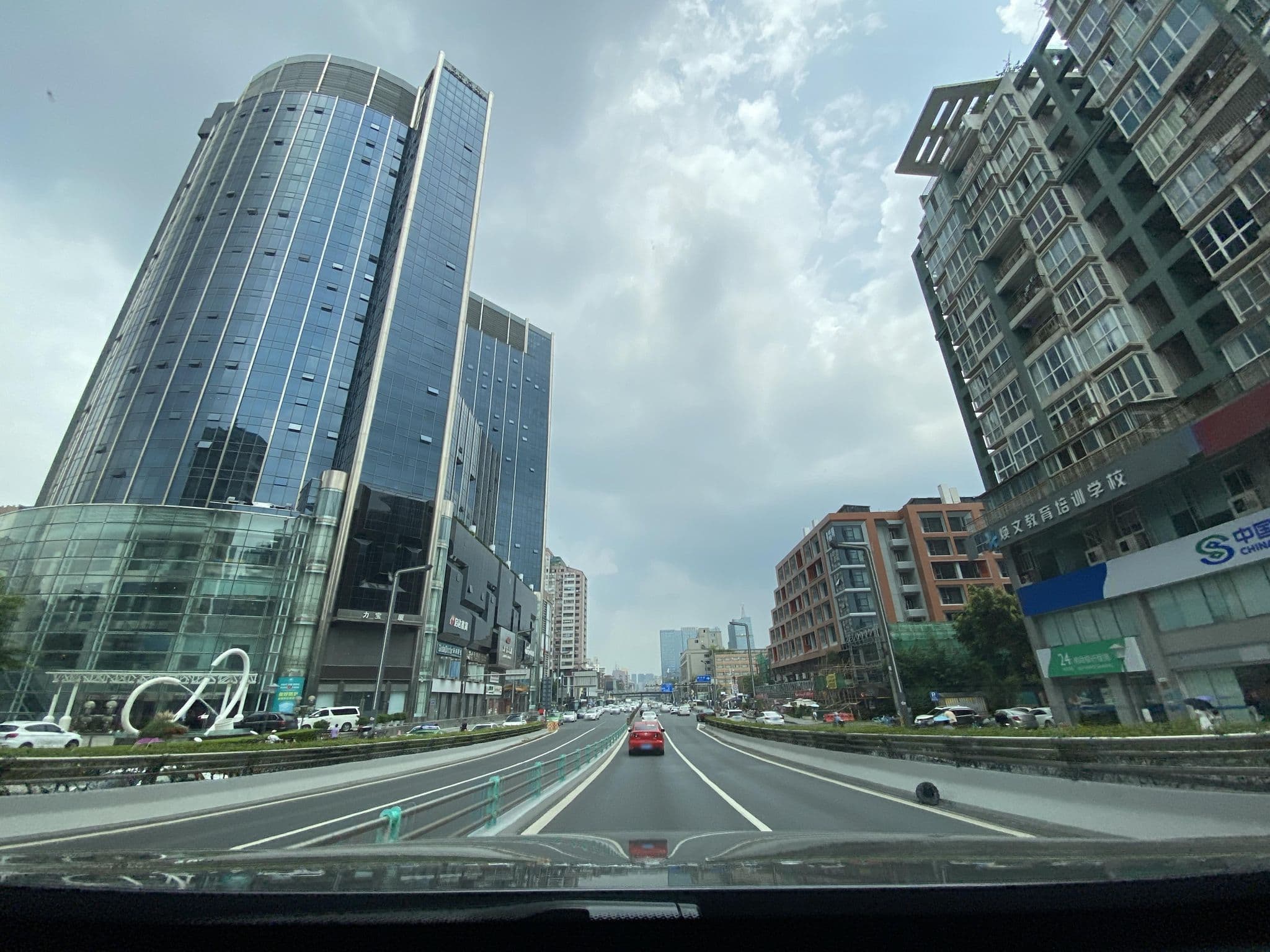 Street view near 海悦缤纷酒店川大美领馆店, Chengdu — © adirricor (CC BY-SA · Mapillary)