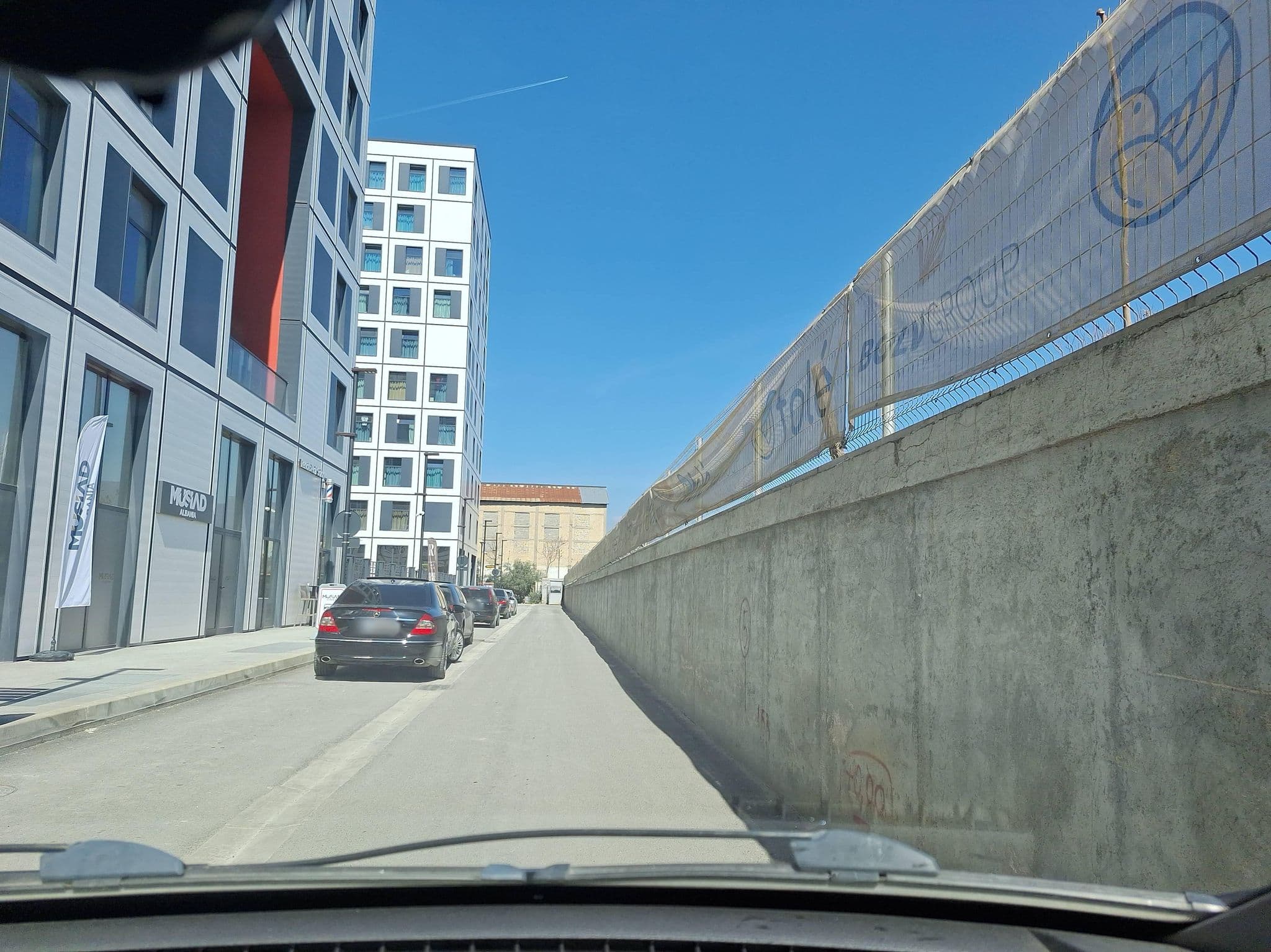 Street view near ApartHotel Folé, Tirana
