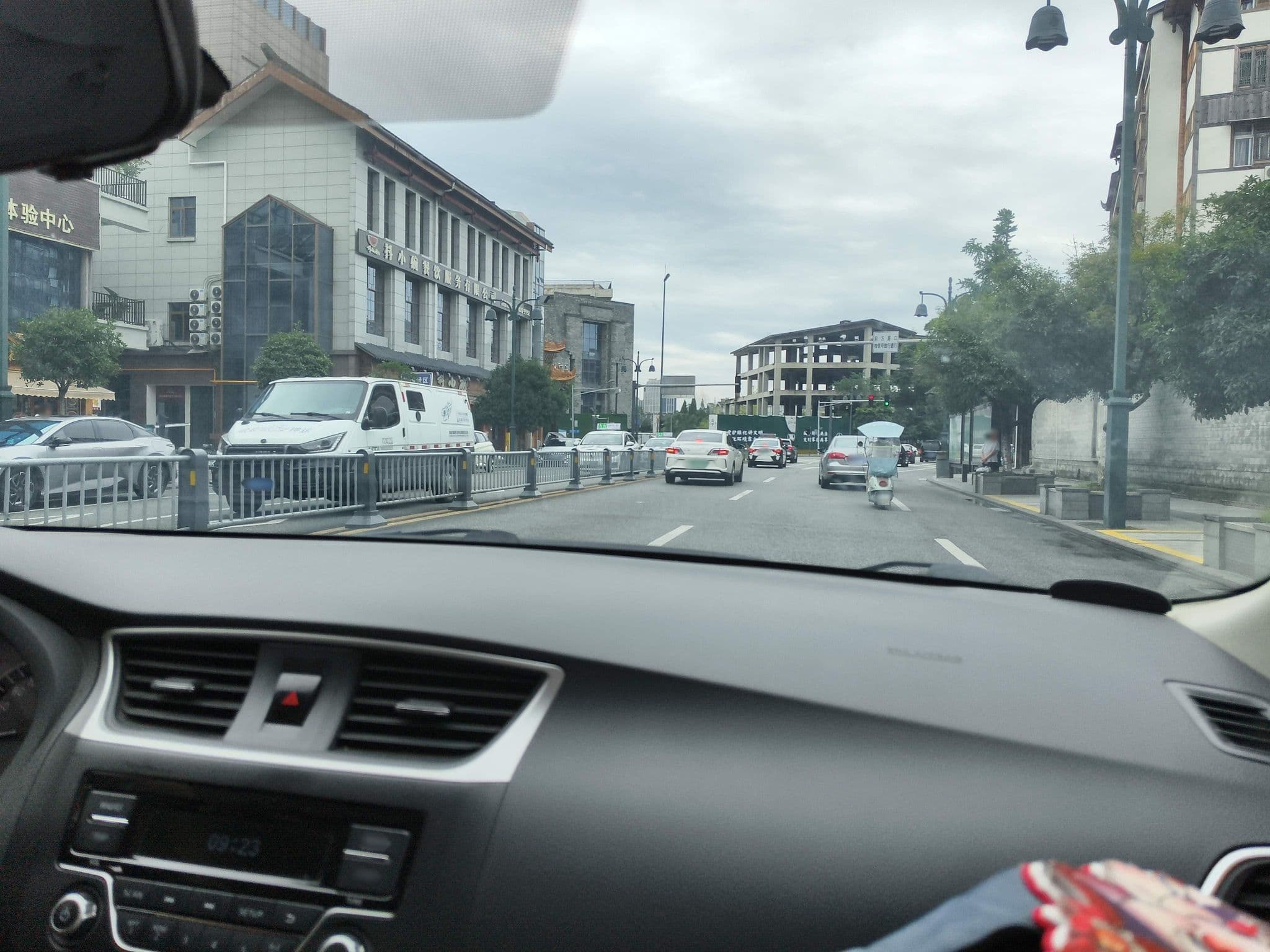 Street view near All Seasons Hotel 全季酒店(都江堰店), Tianpeng — © fuf (CC BY-SA · Mapillary)