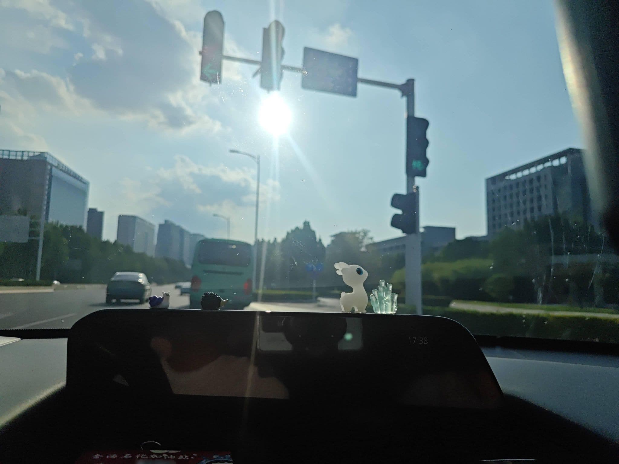 Street view near 郑州学术交流中心酒店, Zhengzhou — © cuiniubeee (CC BY-SA · Mapillary)