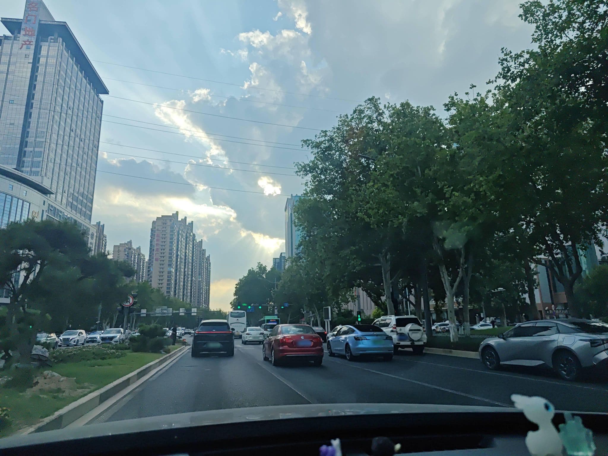 Street view near 好宜佳商务酒店, Zhengzhou — © cuiniubeee (CC BY-SA · Mapillary)