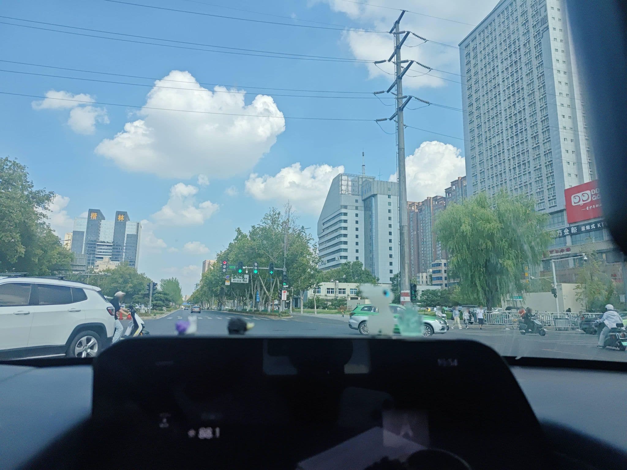 Street view near 郑州曼哈顿锦江商务酒店, Zhengzhou — © cuiniubeee (CC BY-SA · Mapillary)