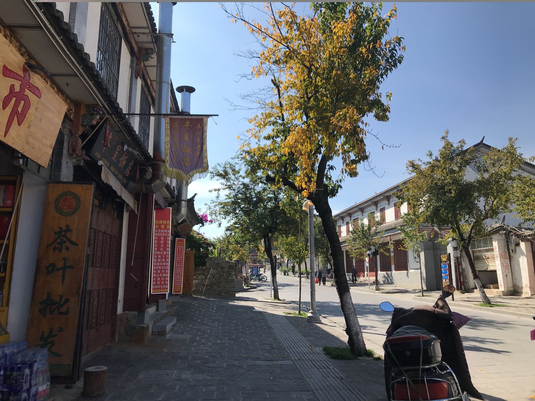 Street view near Yunshangju Hotel (No 1), Dali Old Town — © tao (CC BY-SA · Mapillary)