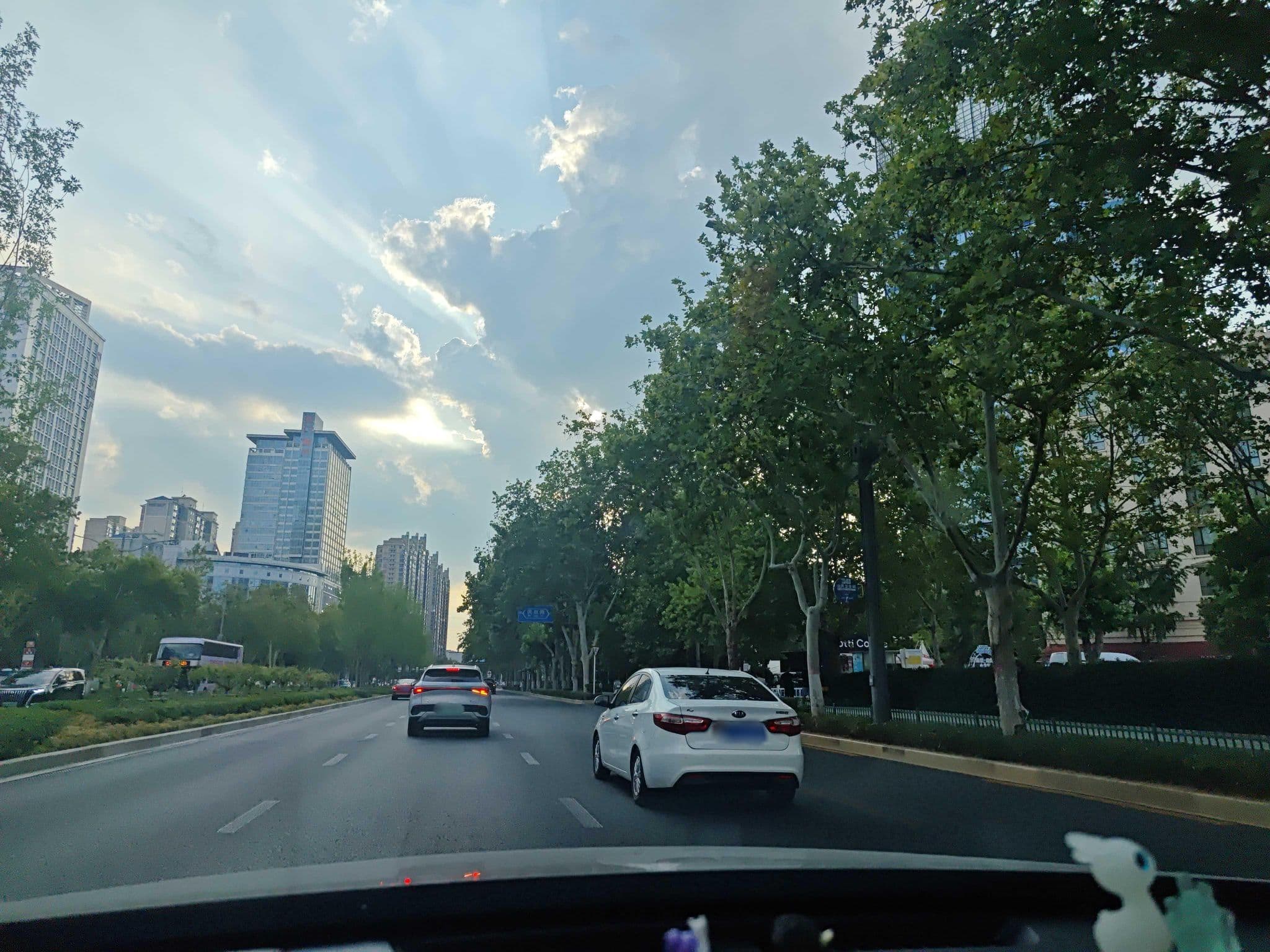 Street view near Xingya Jianguo Hotel Zhengzhou, Zhengzhou — © cuiniubeee (CC BY-SA · Mapillary)