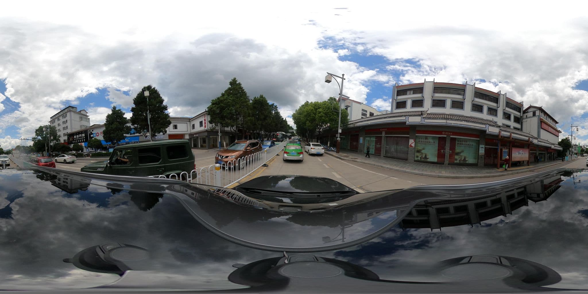 Street view near JP Hyllis Hotel, Lijiang — © adirricor (CC BY-SA · Mapillary)