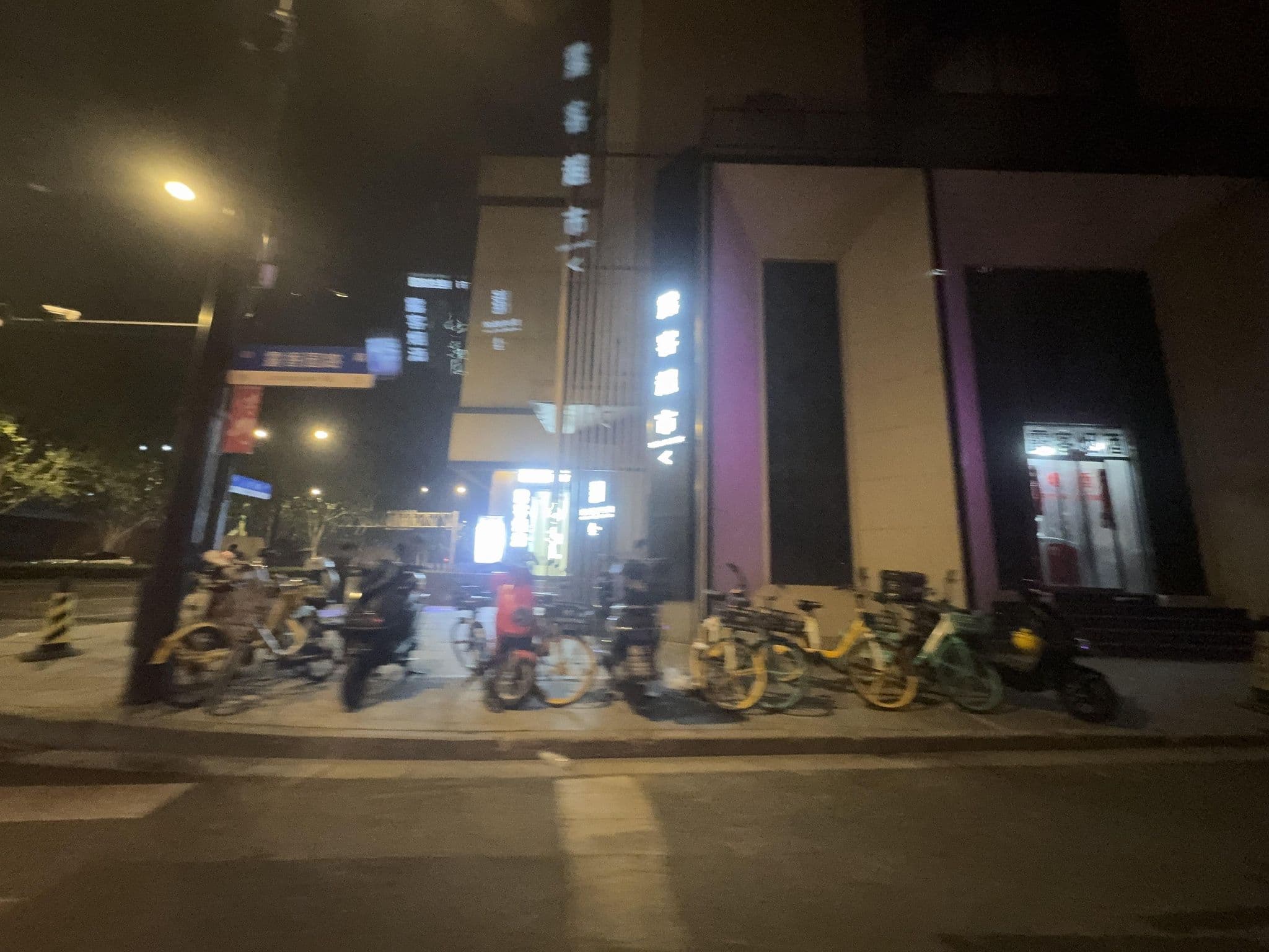 Street view near SSAW, Huangpu — © filipb (CC BY-SA · Mapillary)