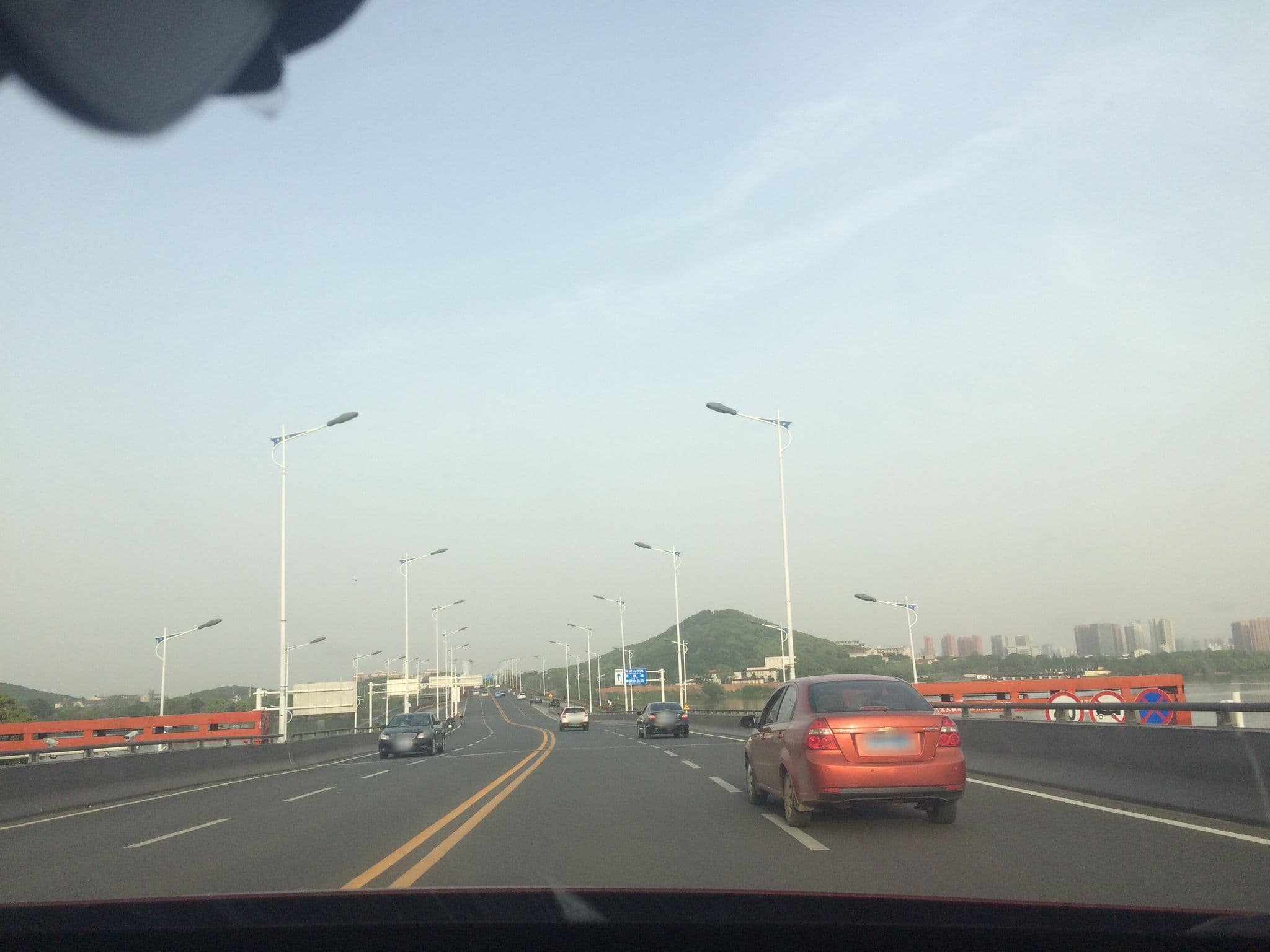 Street view near 水岸美居酒店(武大东湖店), Wuhan — © tuodeng (CC BY-SA · Mapillary)