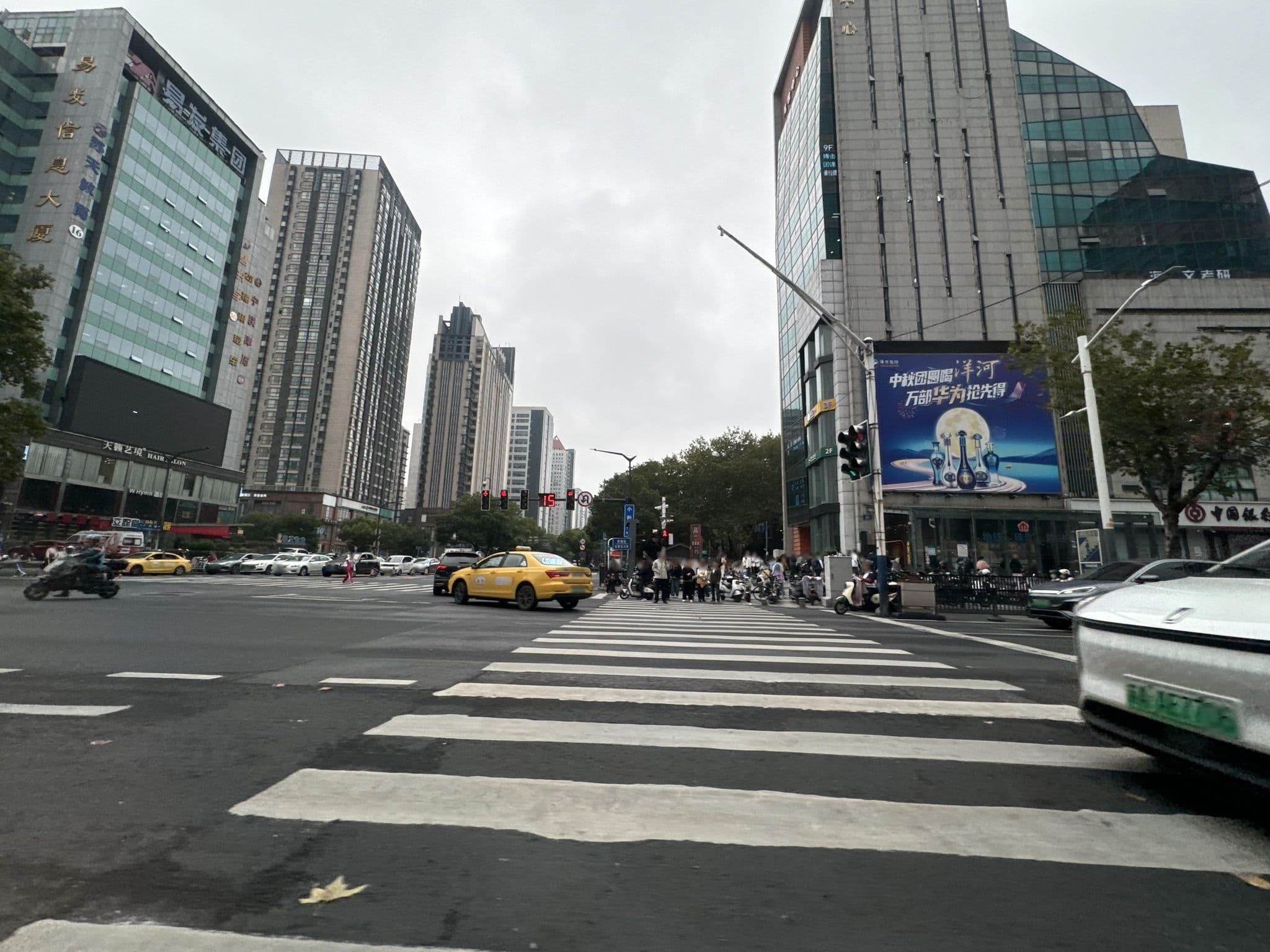 Street view near 春水塘旅馆, Nanjing — © filipb (CC BY-SA · Mapillary)