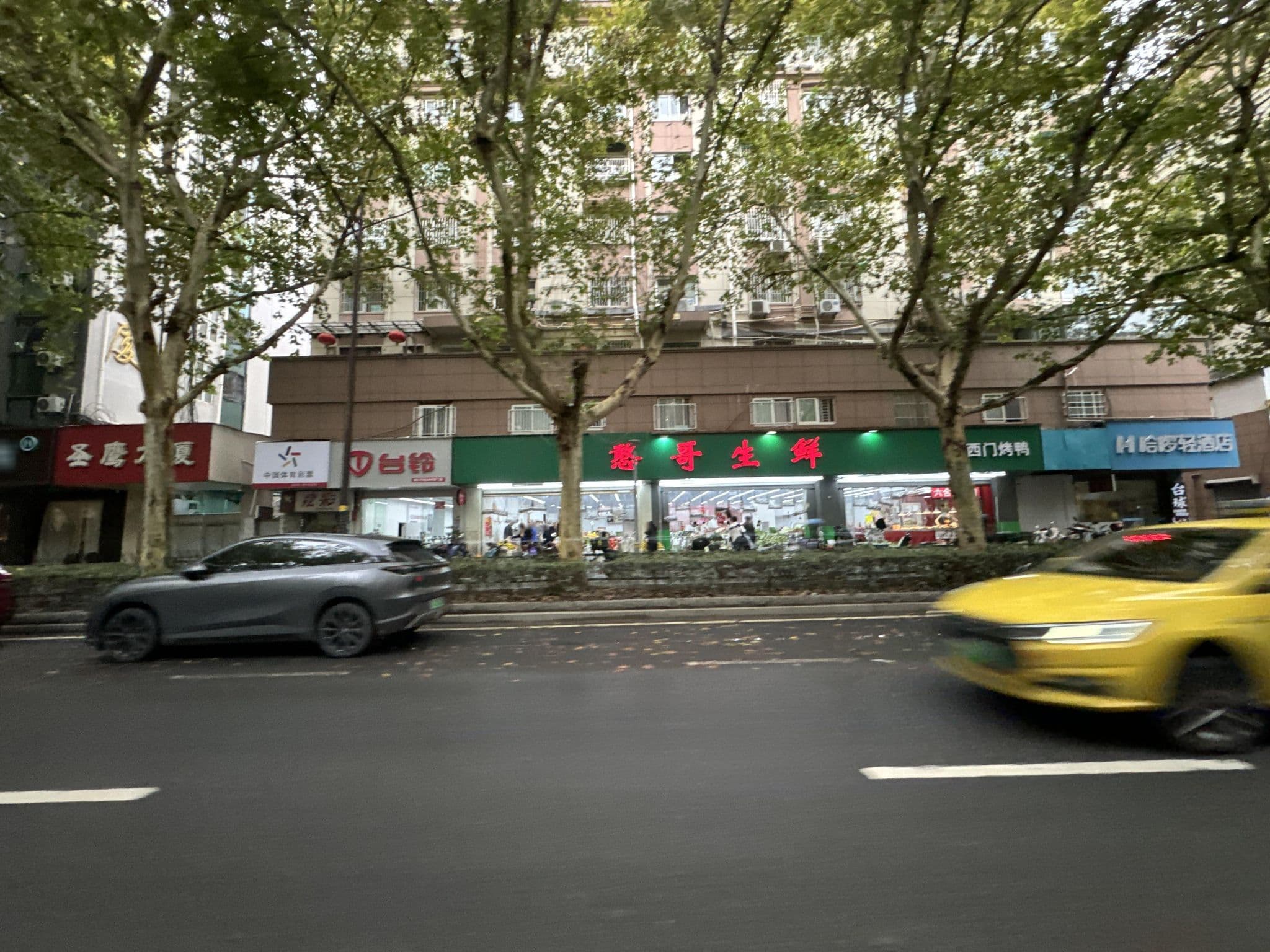 Street view near 南京用心设计以情怀经营普通公寓, Nanjing — © filipb (CC BY-SA · Mapillary)