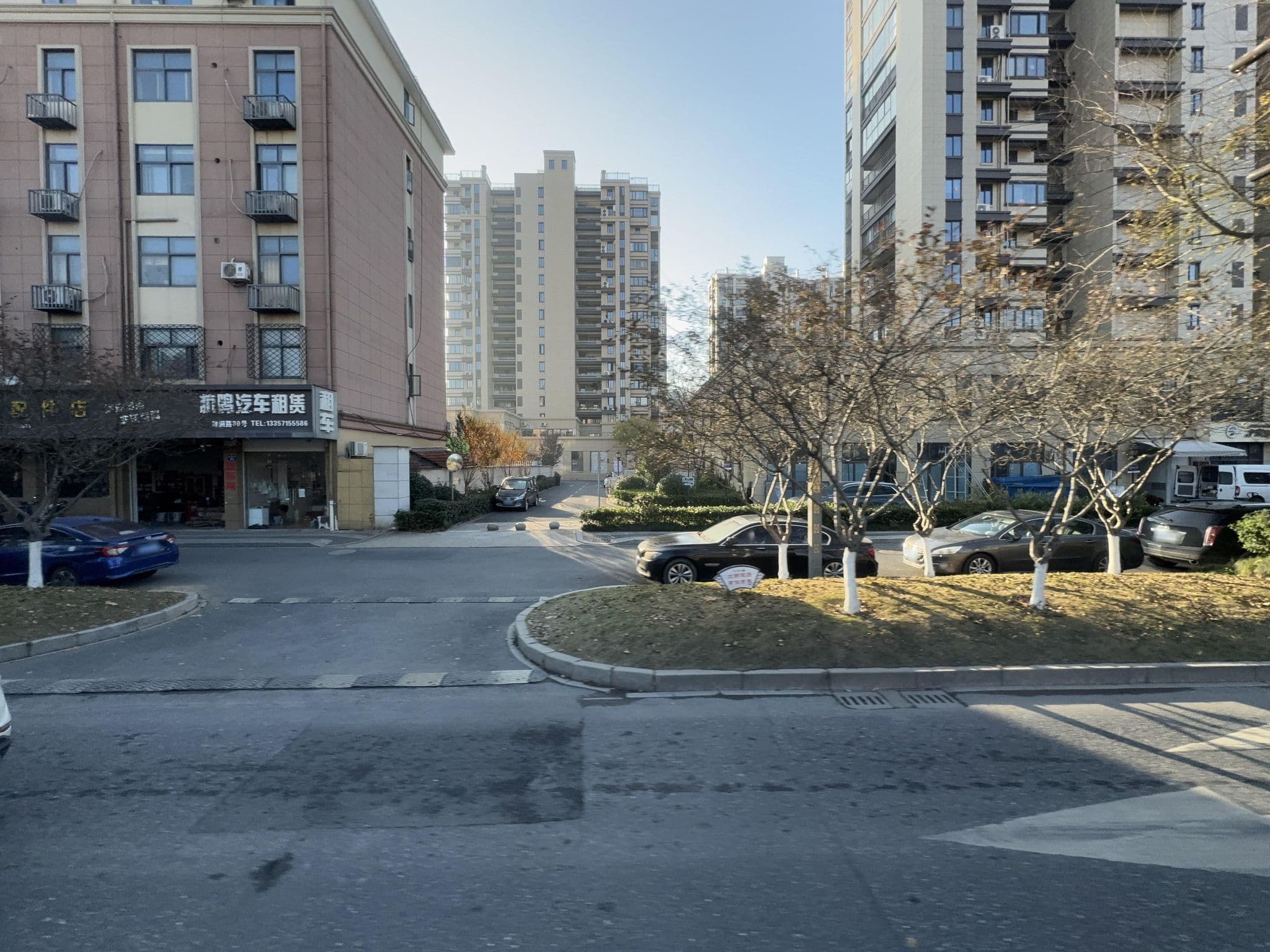 Street view near 临安新城宾馆, Deqing — © filipb (CC BY-SA · Mapillary)