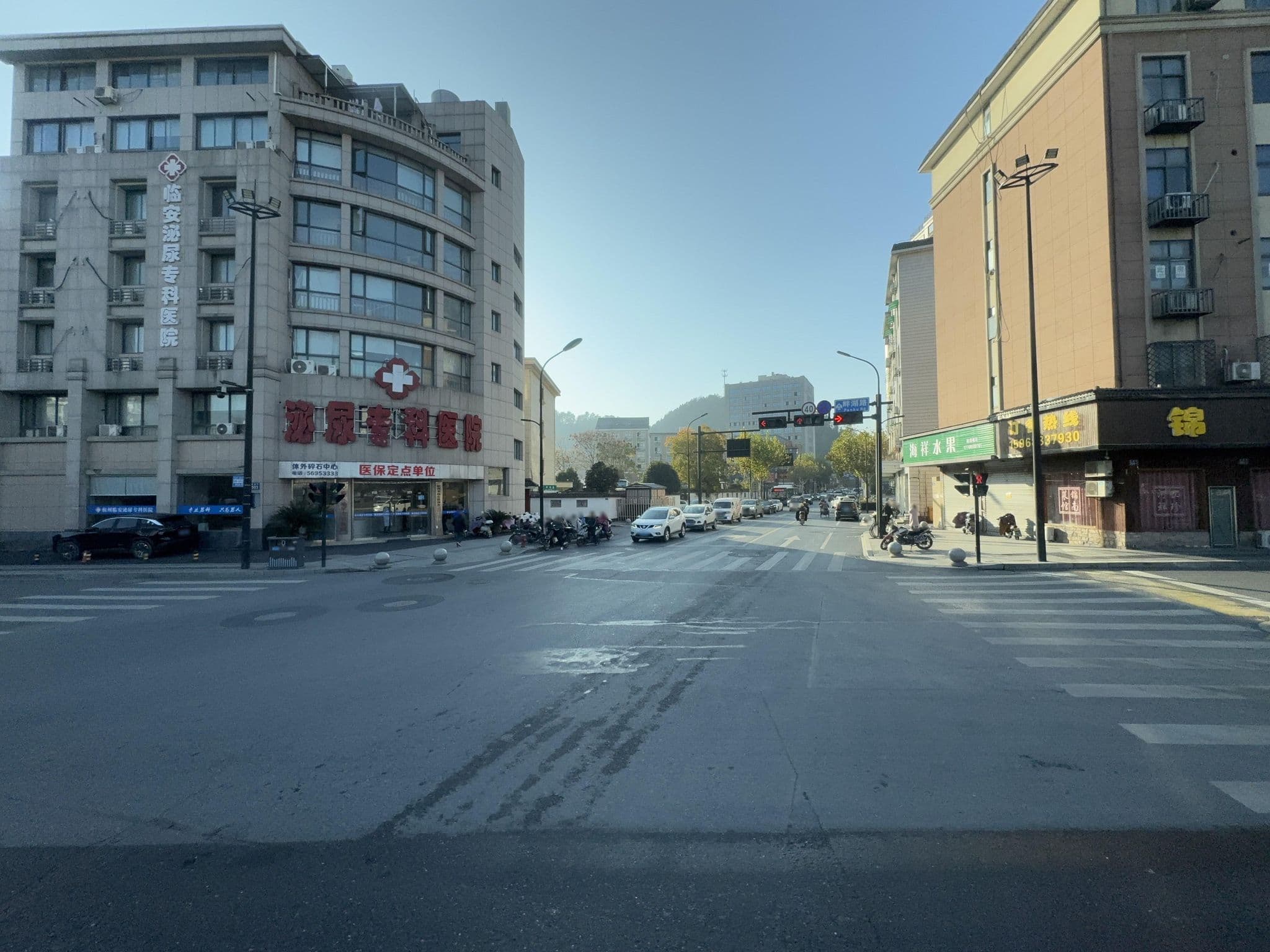 Street view near 临安文兰宾馆, Deqing — © filipb (CC BY-SA · Mapillary)