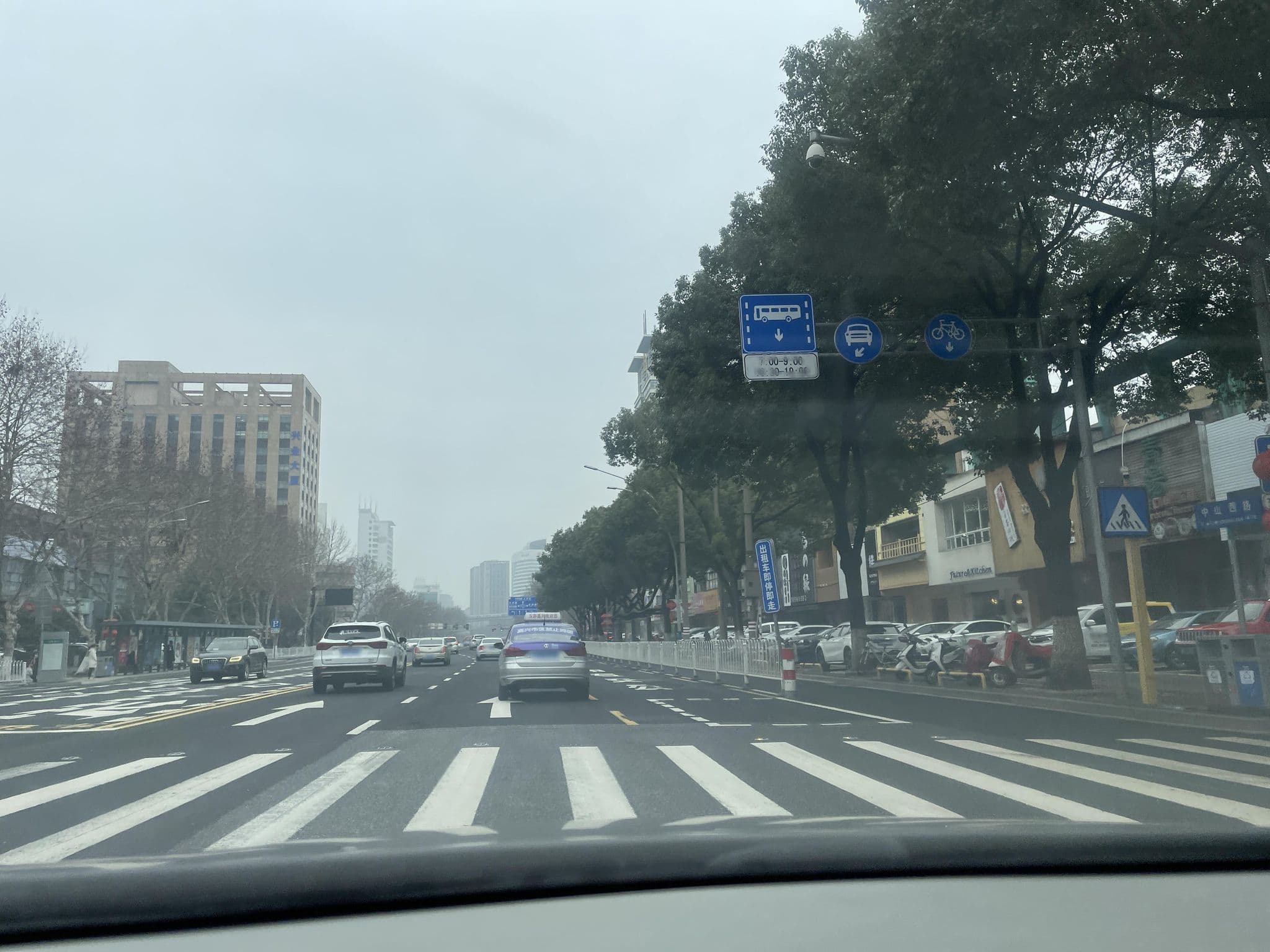 Street view near Fortune Hotel, Jiaxing — © LisbethMarkus (CC BY-SA · Mapillary)