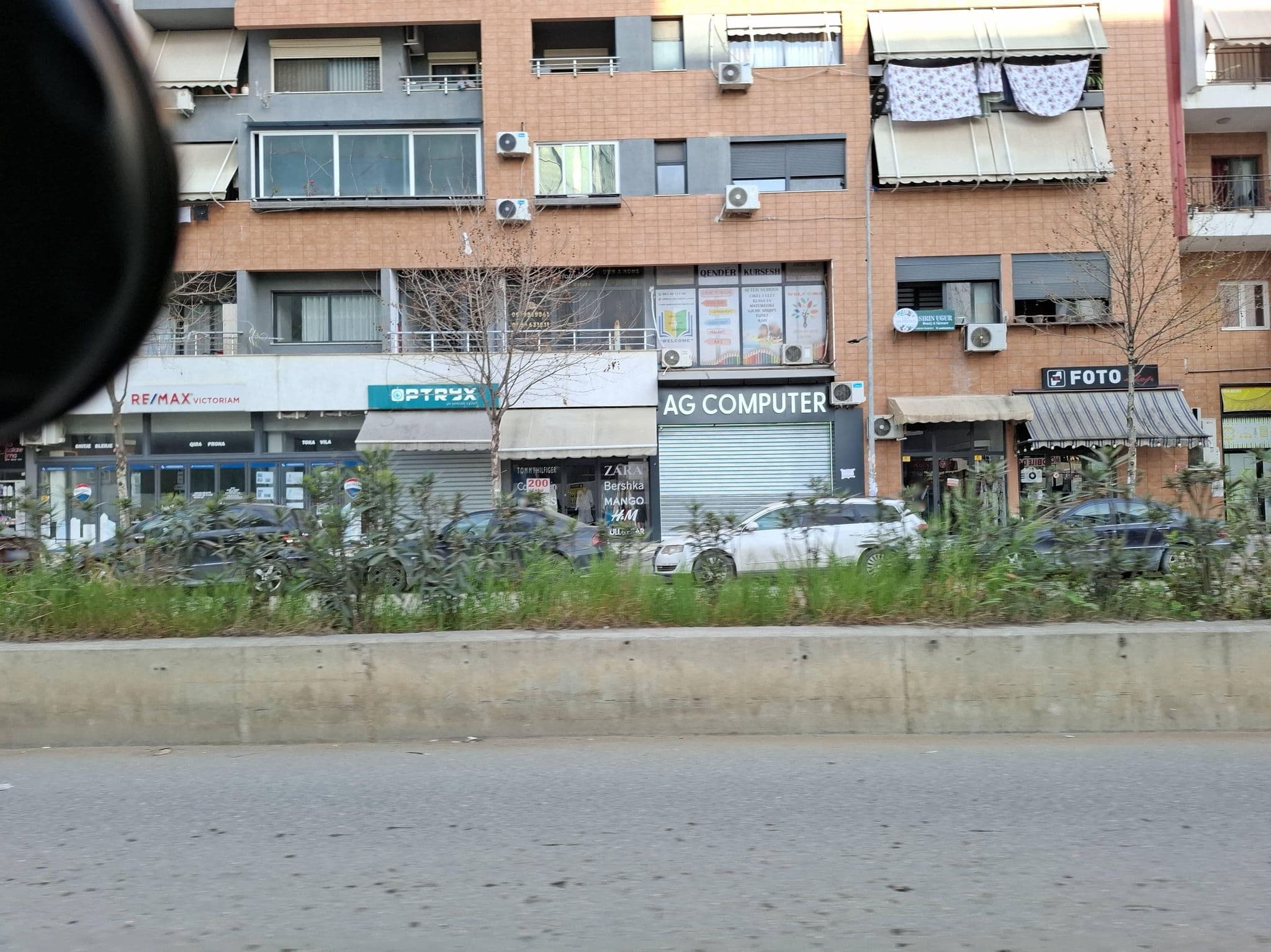Street view near Park Hotel Tirana, Tirana