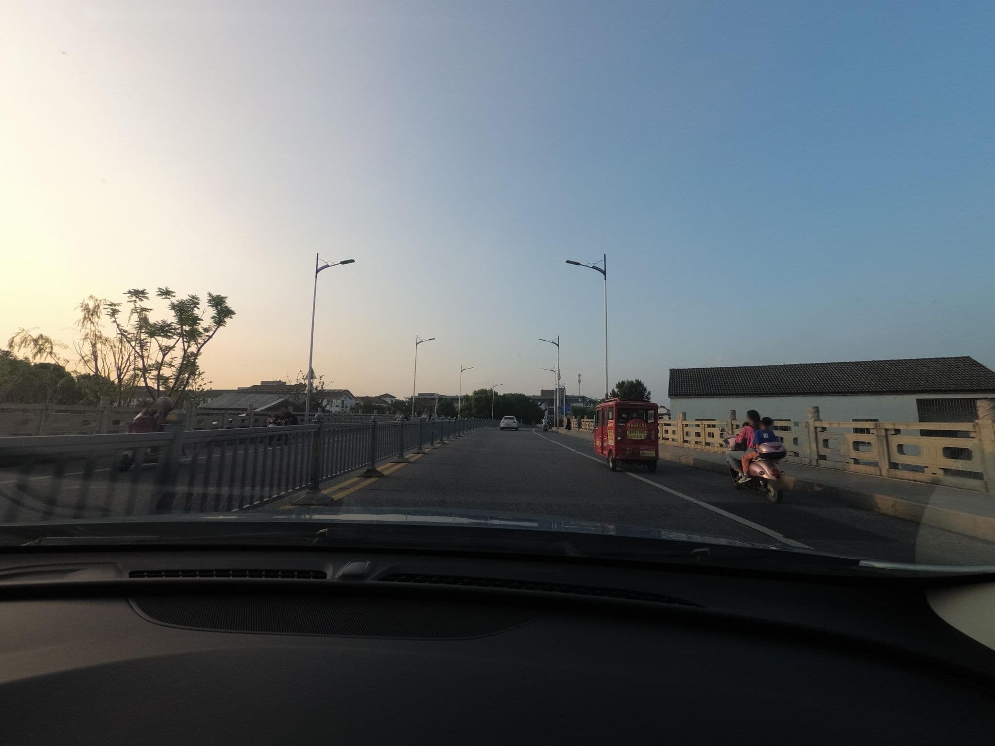 Street view near 苏州太湖渔港酒店, Kunshan — © recklessxpy (CC BY-SA · Mapillary)