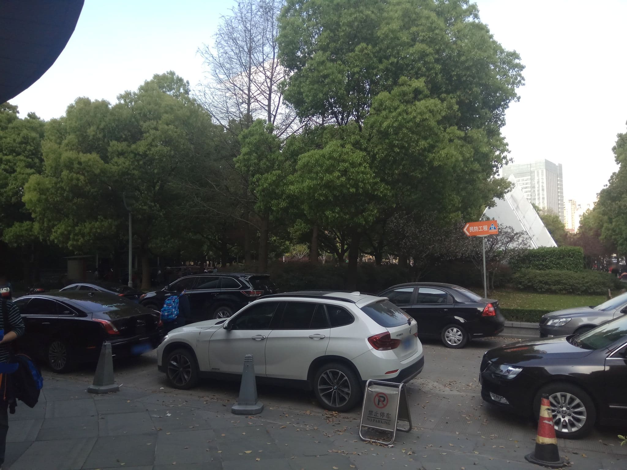 Street view near 上海易里酒店式公寓, Jing’an — © adflkys (CC BY-SA · Mapillary)