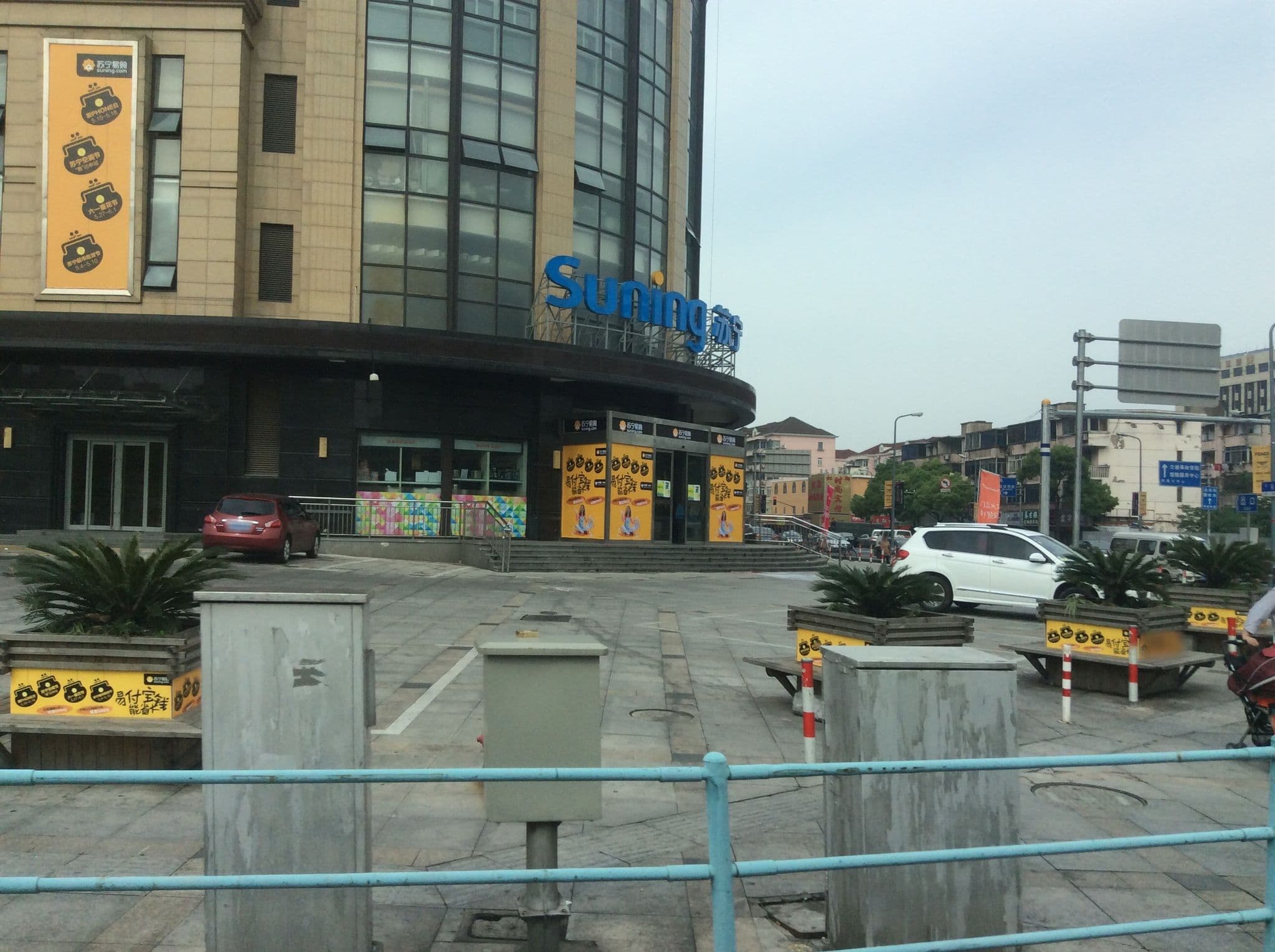 Street view near 漢庭全季酒店(古北店), Qibao — © mcdlee (CC BY-SA · Mapillary)