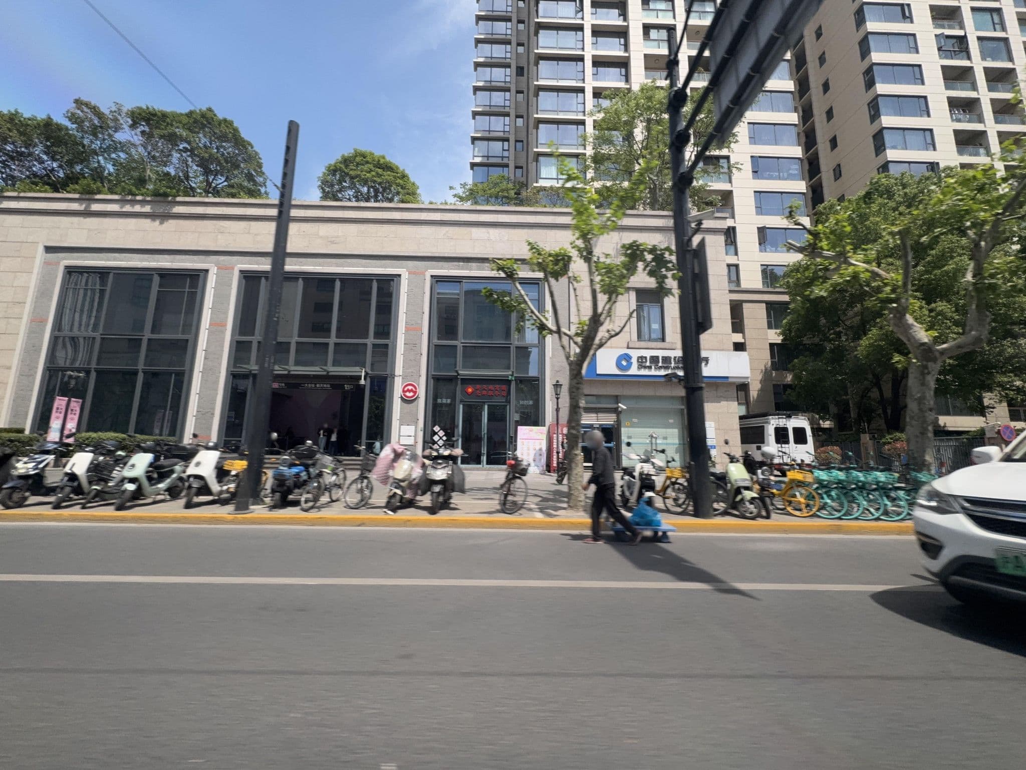 Street view near Shanghai Railway Hotel, Shanghai — © filipb (CC BY-SA · Mapillary)