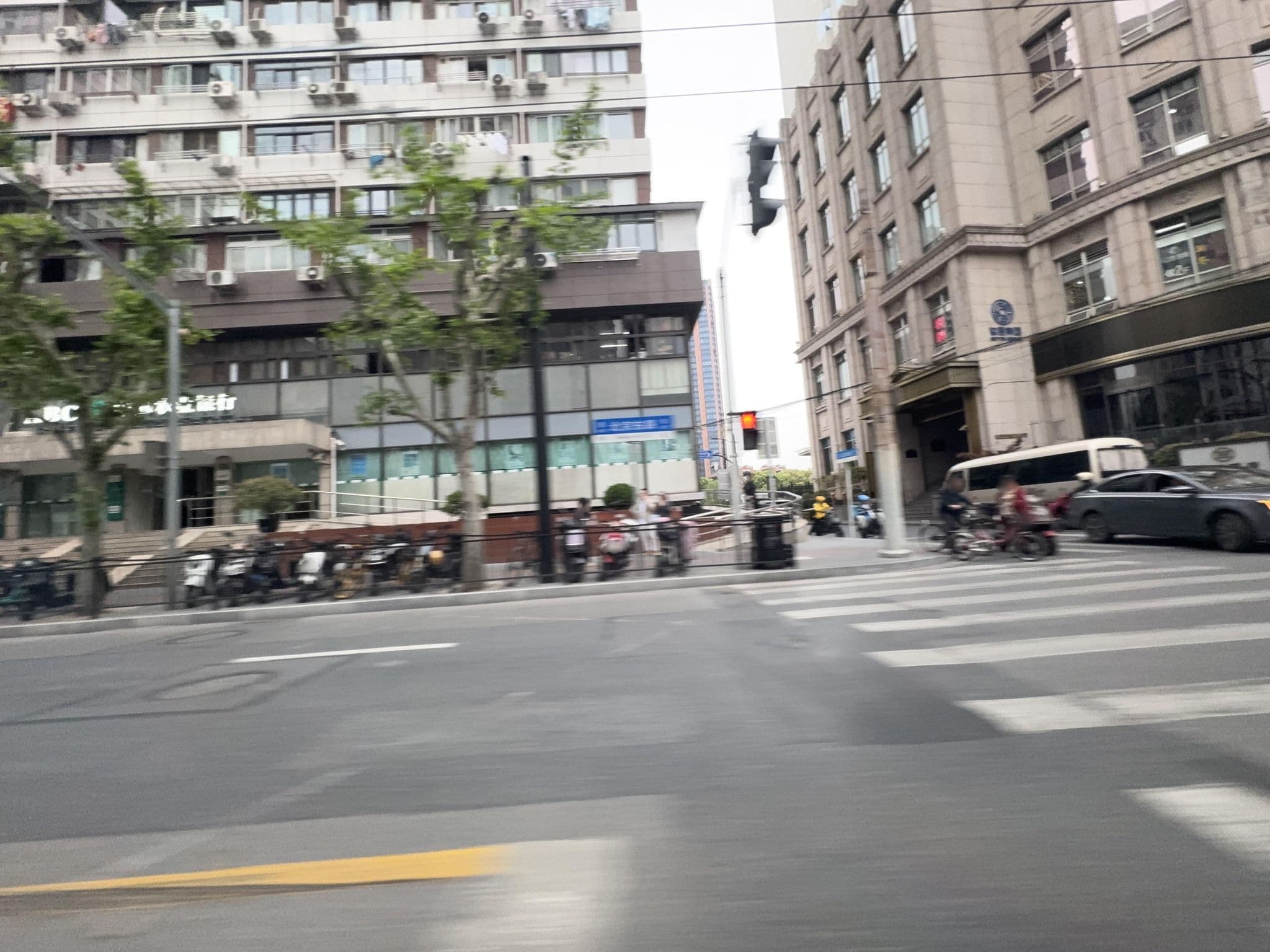 Street view near The Bund Riverside Hotel, Huangpu — © filipb (CC BY-SA · Mapillary)