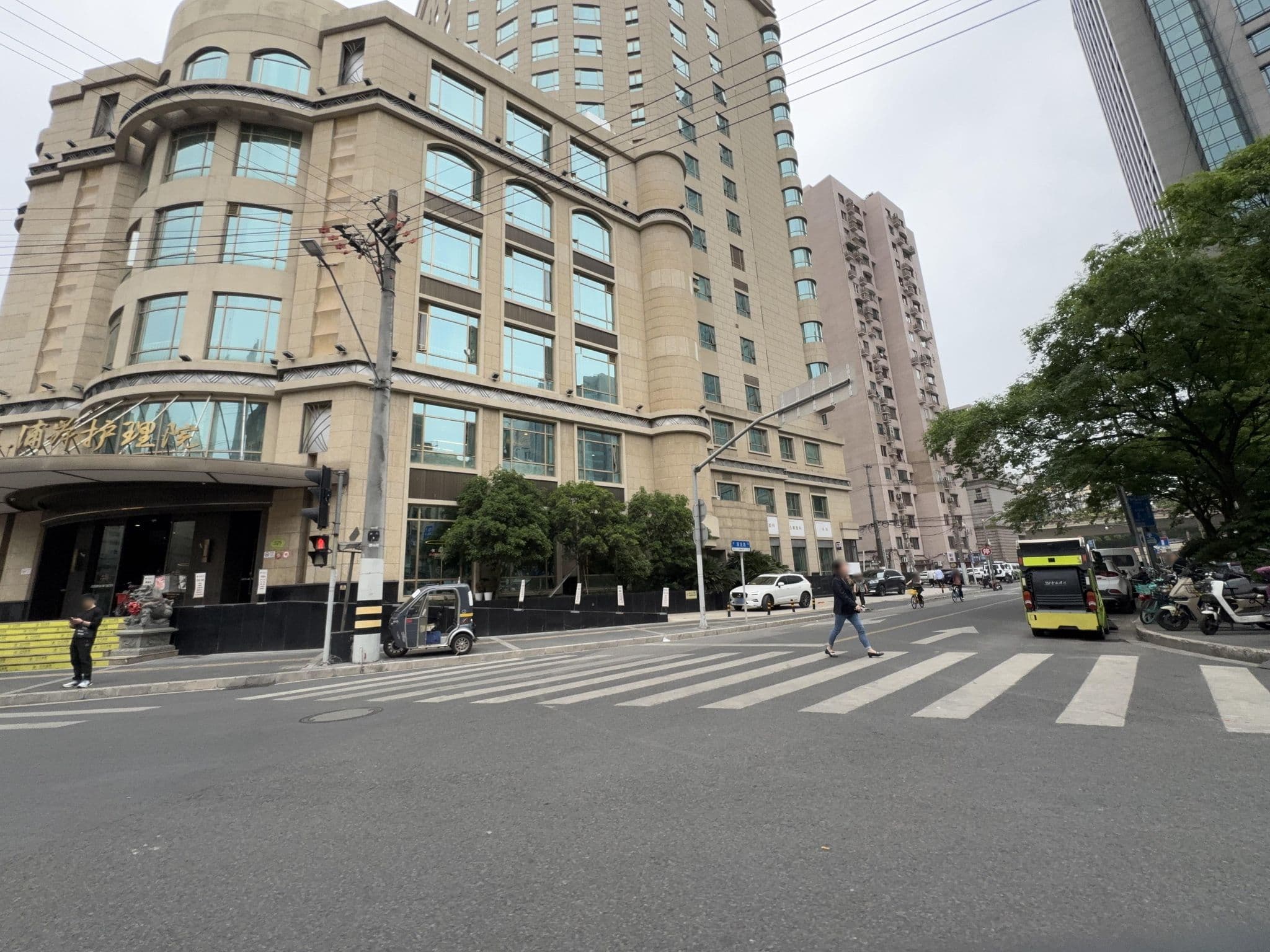 Street view near The Bund Hotel (金外灘賓館), Huangpu — © filipb (CC BY-SA · Mapillary)