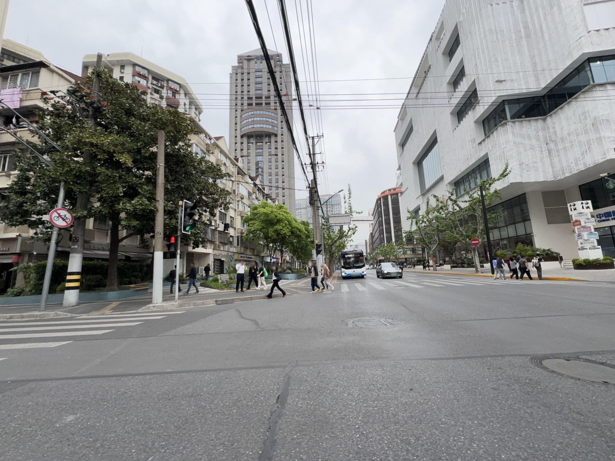 Street view near 全季酒店, Huangpu — © filipb (CC BY-SA · Mapillary)