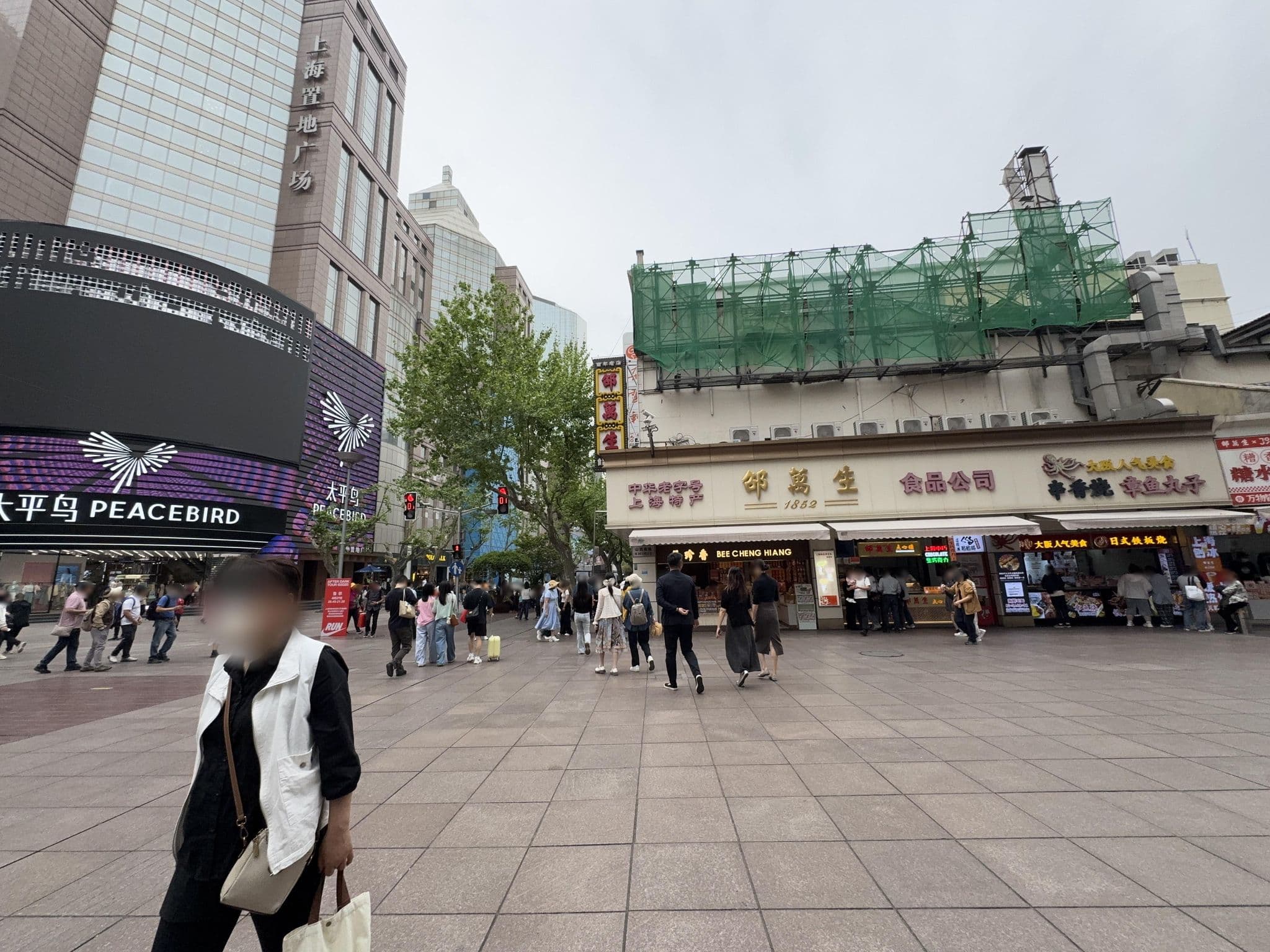 Street view near Blue Mountain Hostel (蓝山青年旅店), Huangpu — © filipb (CC BY-SA · Mapillary)
